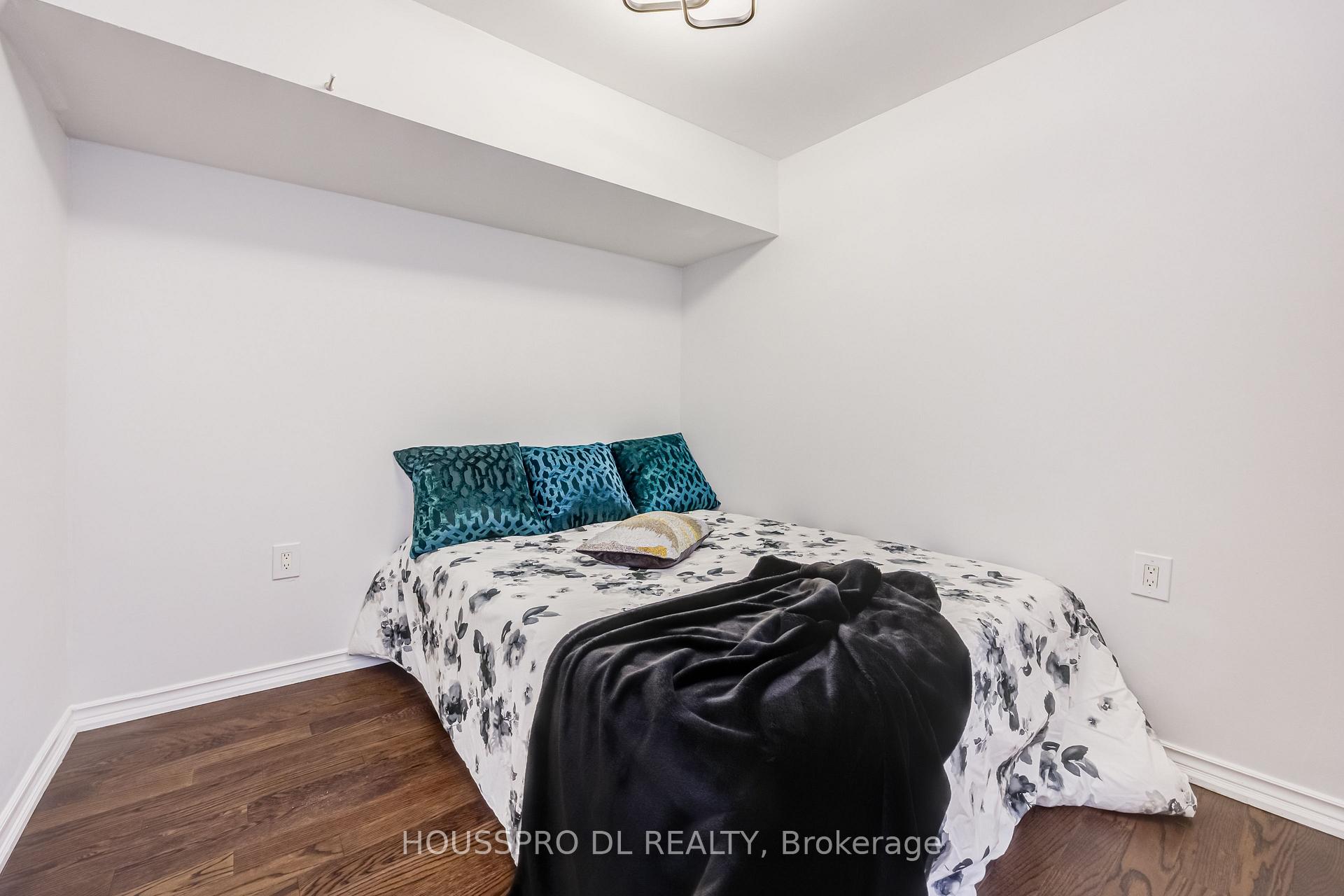 Photo 33 of 49 Bowerbank Drive, North York, Newtonbrook East — HOMEH