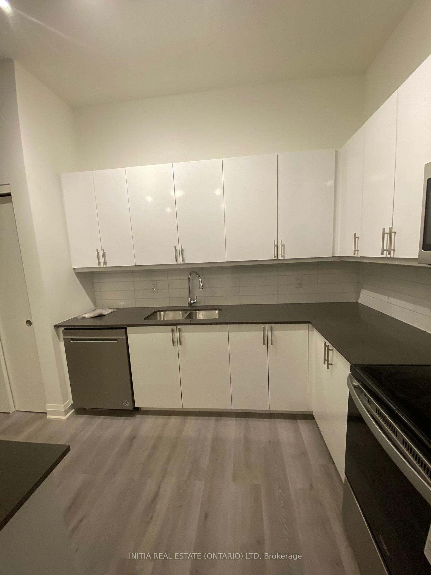 Photo 11 of Unit 110, 58 Lakeside (SHARED-KITCHEN) Terrace, Barrie, Little Lake — HOMEH