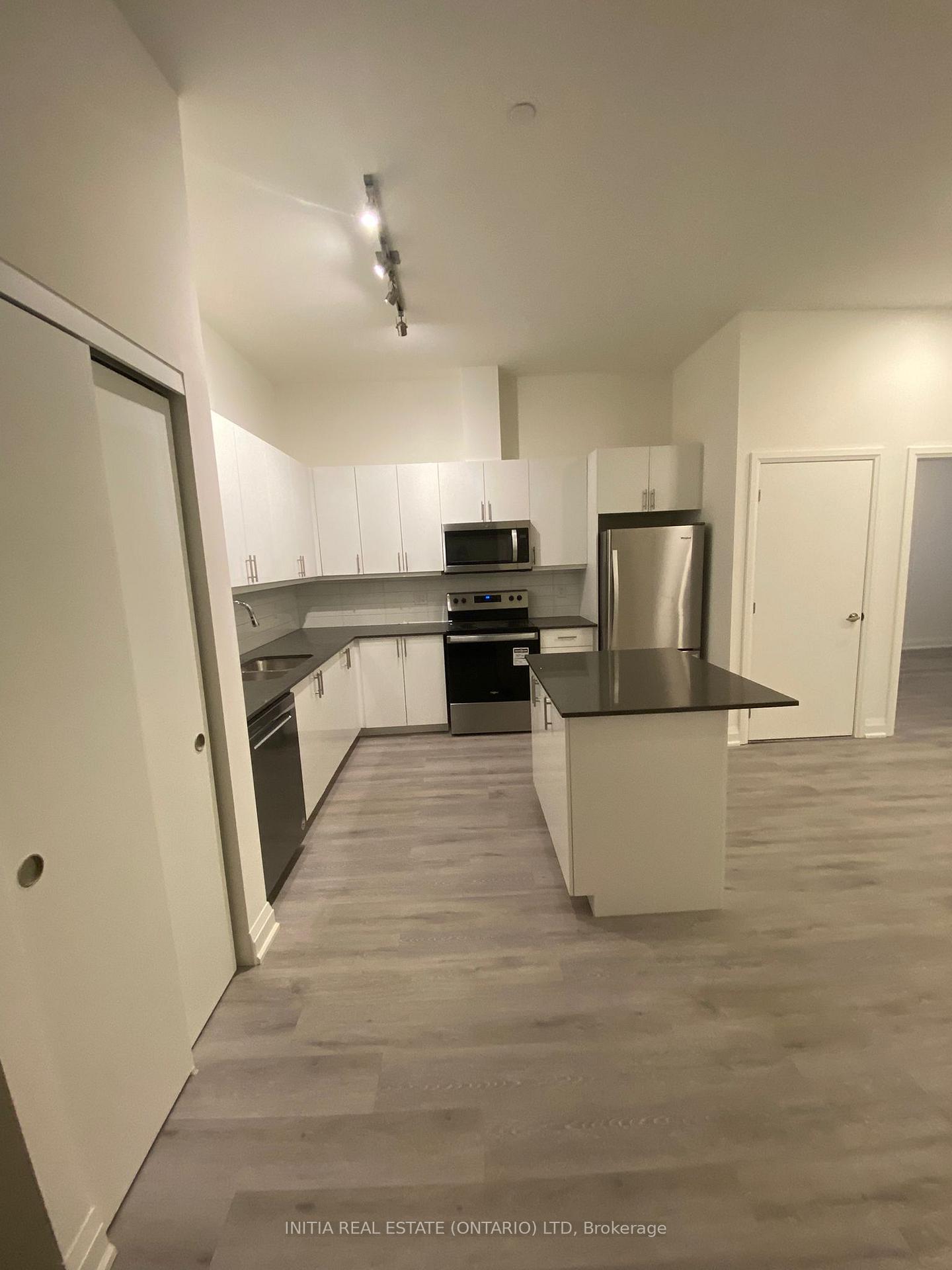 Photo 19 of Unit 110, 58 Lakeside (SHARED-KITCHEN) Terrace, Barrie, Little Lake — HOMEH