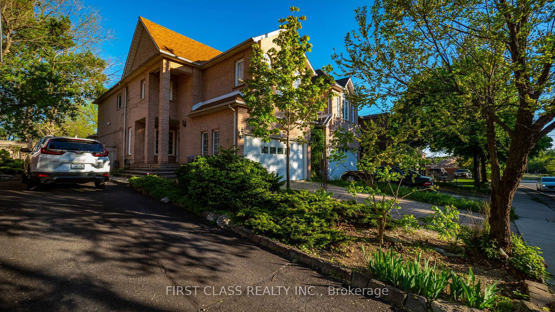 Photo 3 of 13 Princess Street, Mississauga, Streetsville — HOMEH