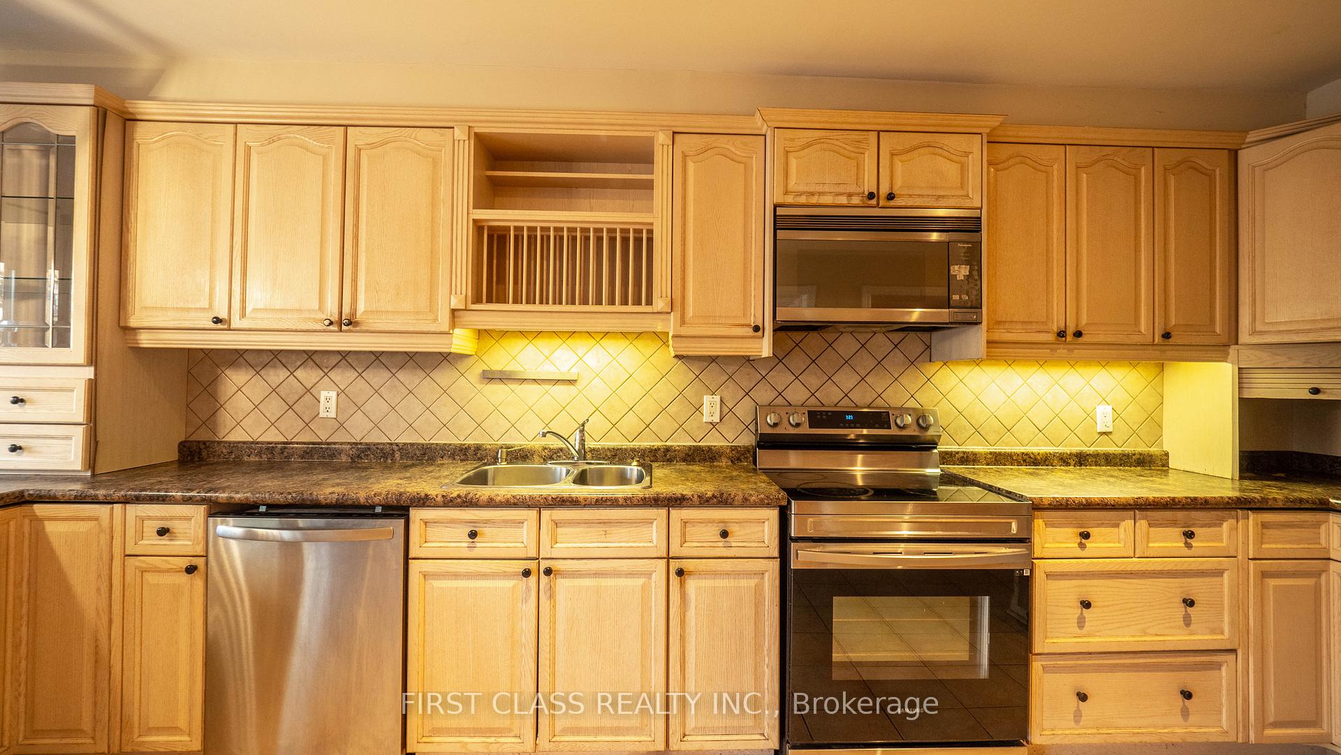 Photo 6 of 13 Princess Street, Mississauga, Streetsville — HOMEH