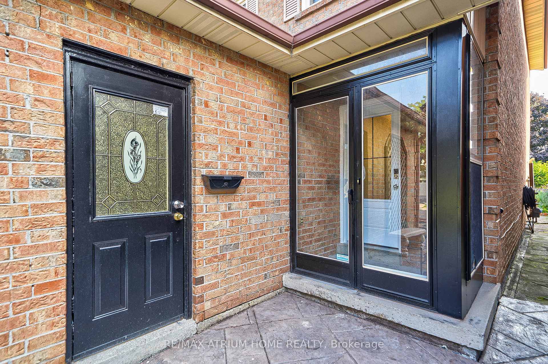 Photo 3 of 61 Trothen Circle, Markham, Markham Village — HOMEH