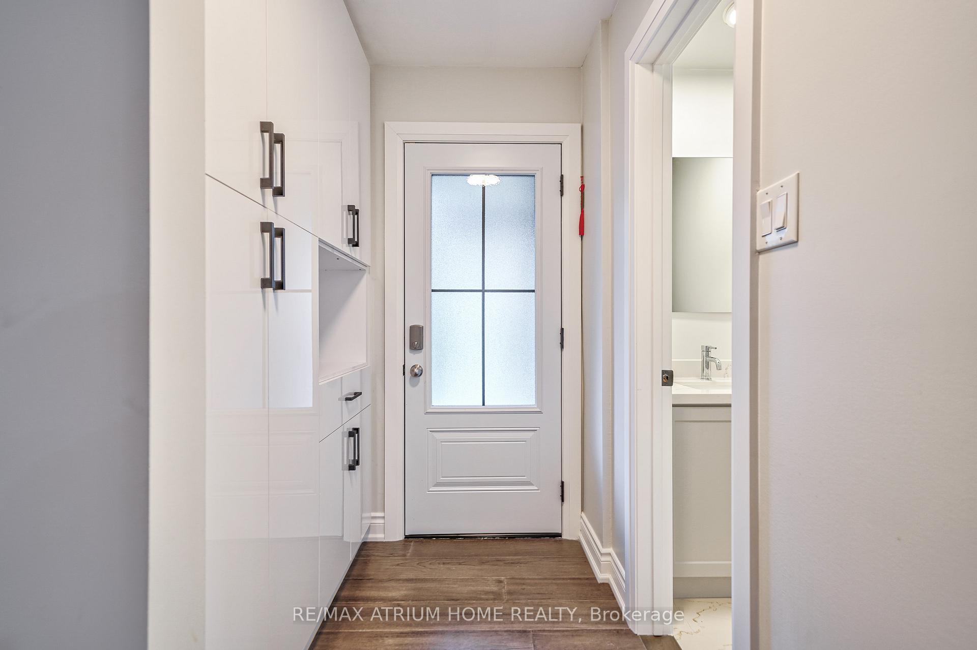 Photo 4 of 61 Trothen Circle, Markham, Markham Village — HOMEH