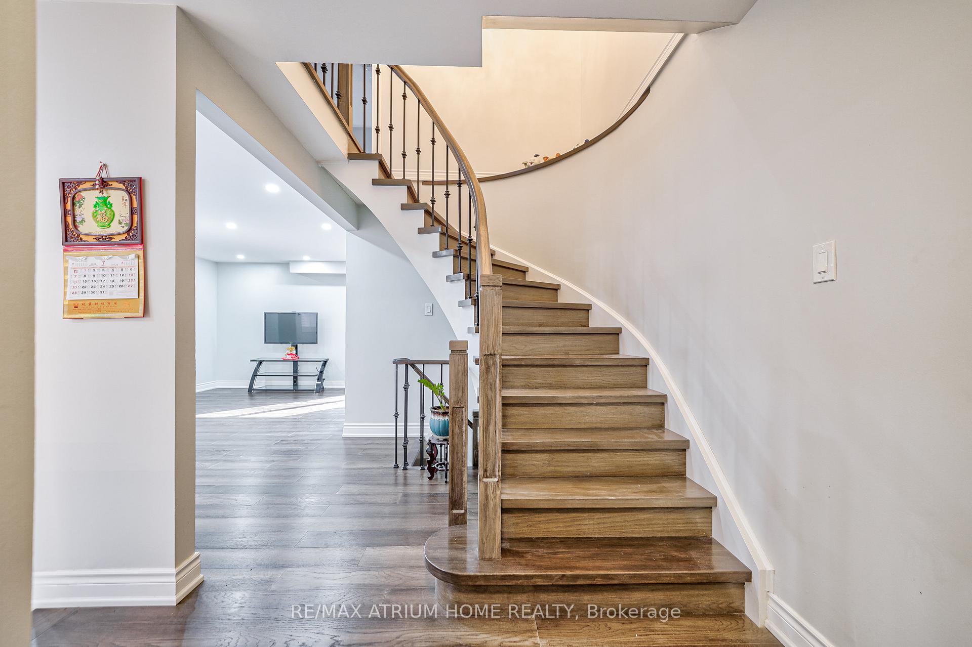 Photo 7 of 61 Trothen Circle, Markham, Markham Village — HOMEH