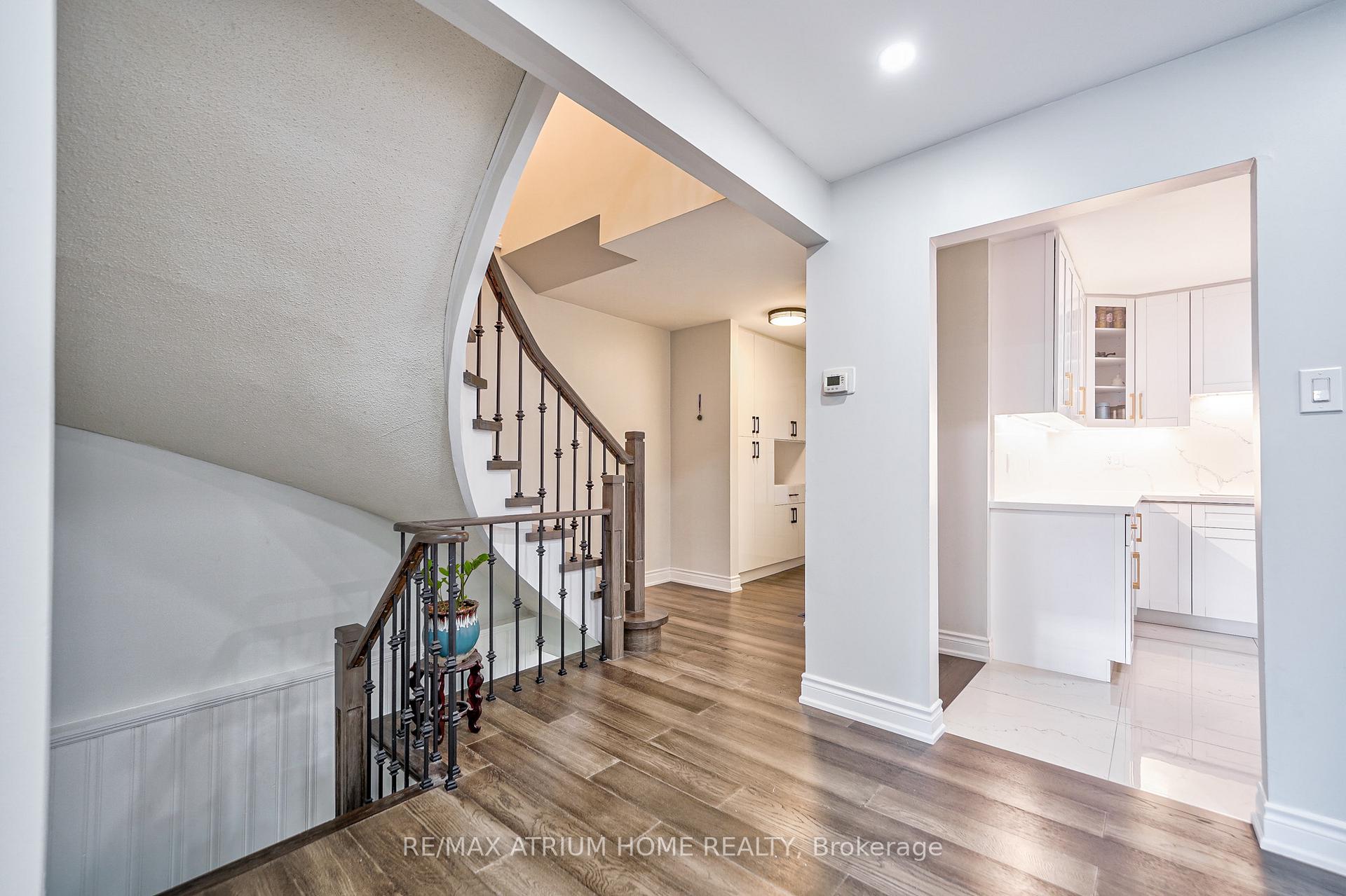 Photo 8 of 61 Trothen Circle, Markham, Markham Village — HOMEH