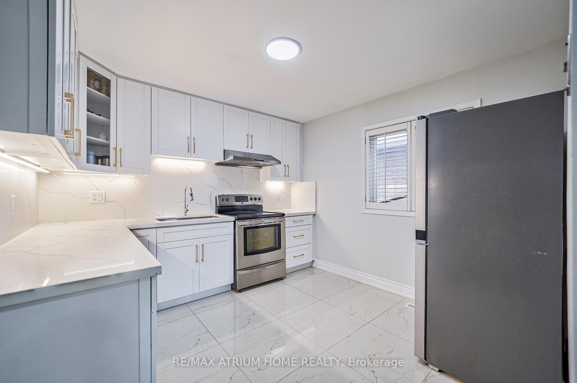 Photo 9 of 61 Trothen Circle, Markham, Markham Village — HOMEH