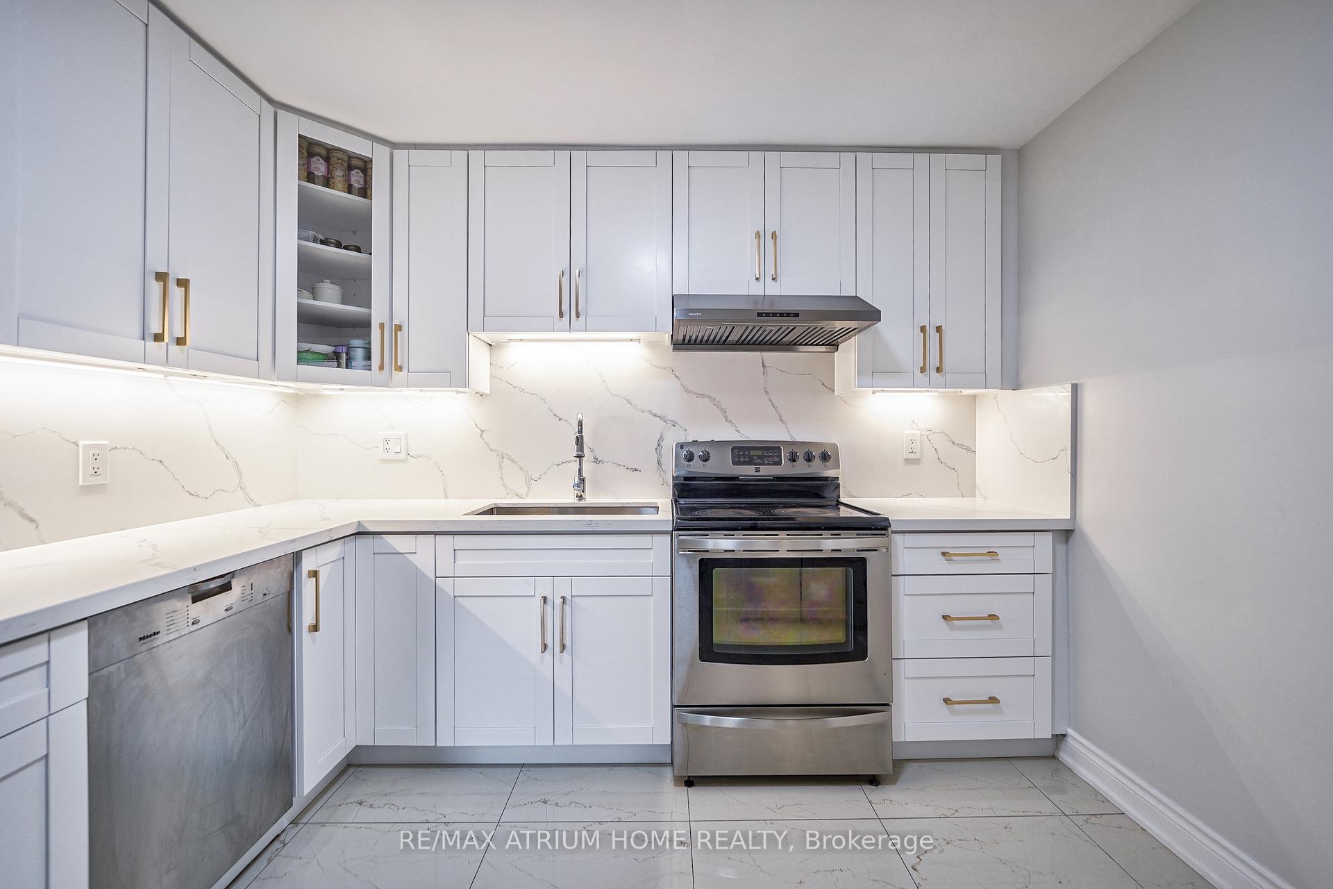 Photo 10 of 61 Trothen Circle, Markham, Markham Village — HOMEH