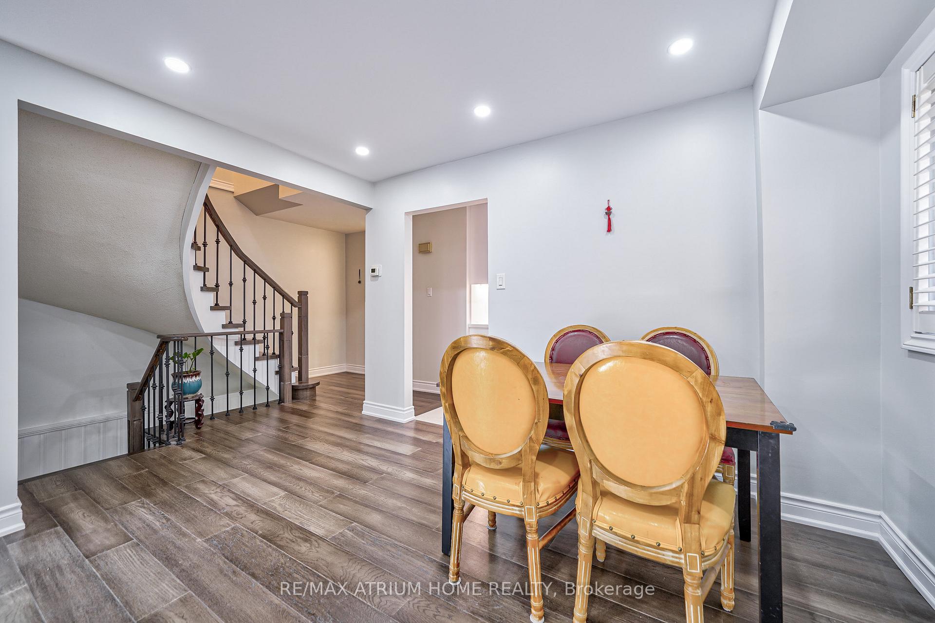 Photo 13 of 61 Trothen Circle, Markham, Markham Village — HOMEH