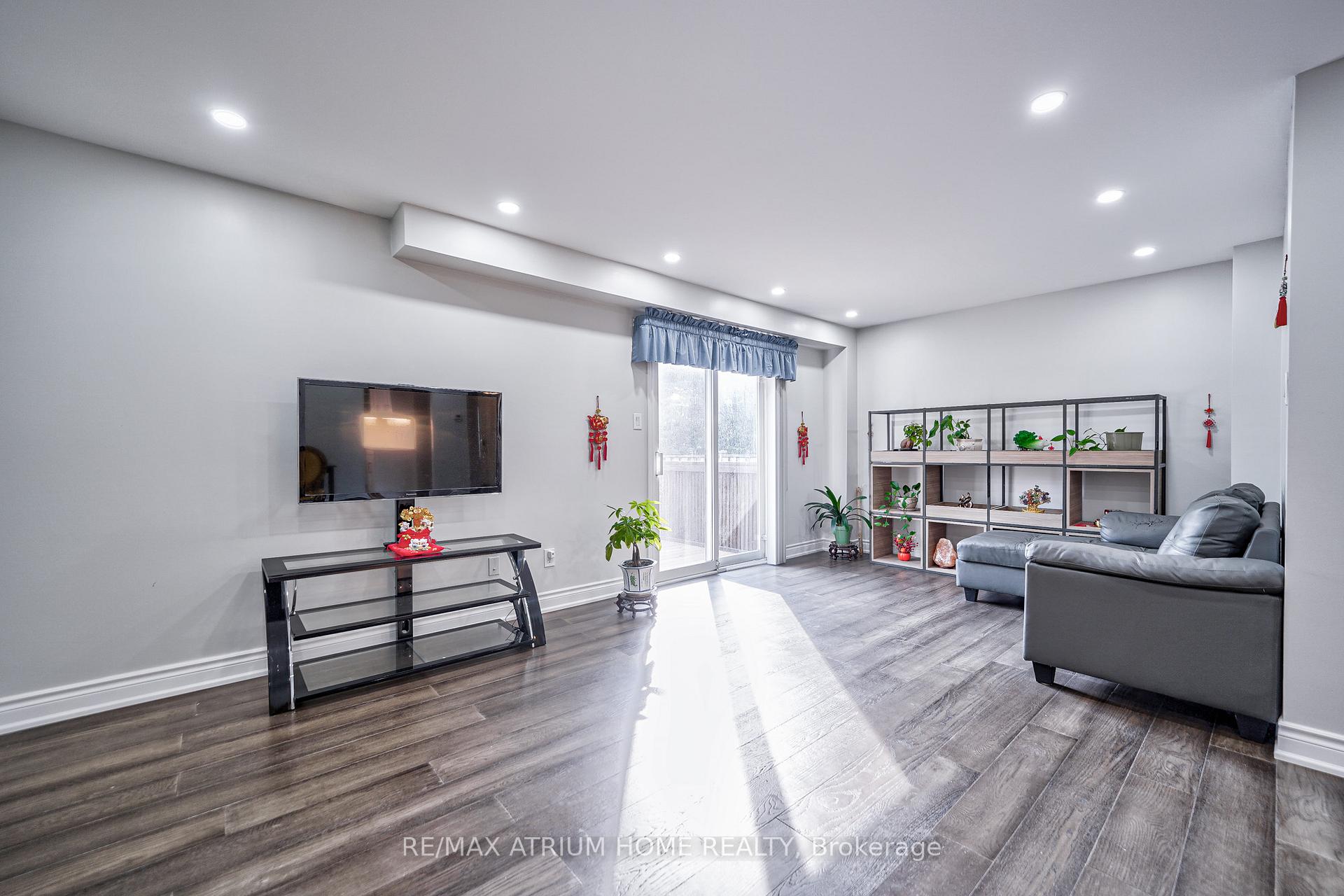 Photo 14 of 61 Trothen Circle, Markham, Markham Village — HOMEH