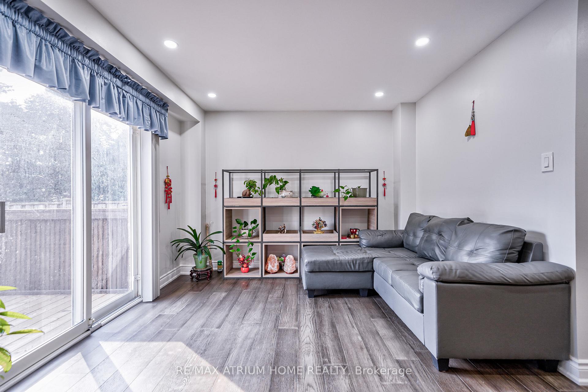 Photo 16 of 61 Trothen Circle, Markham, Markham Village — HOMEH