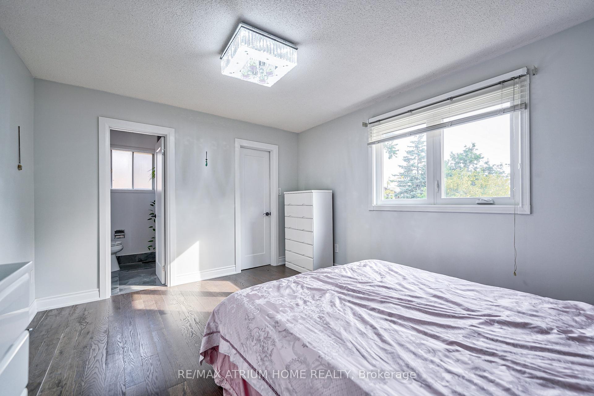 Photo 22 of 61 Trothen Circle, Markham, Markham Village — HOMEH