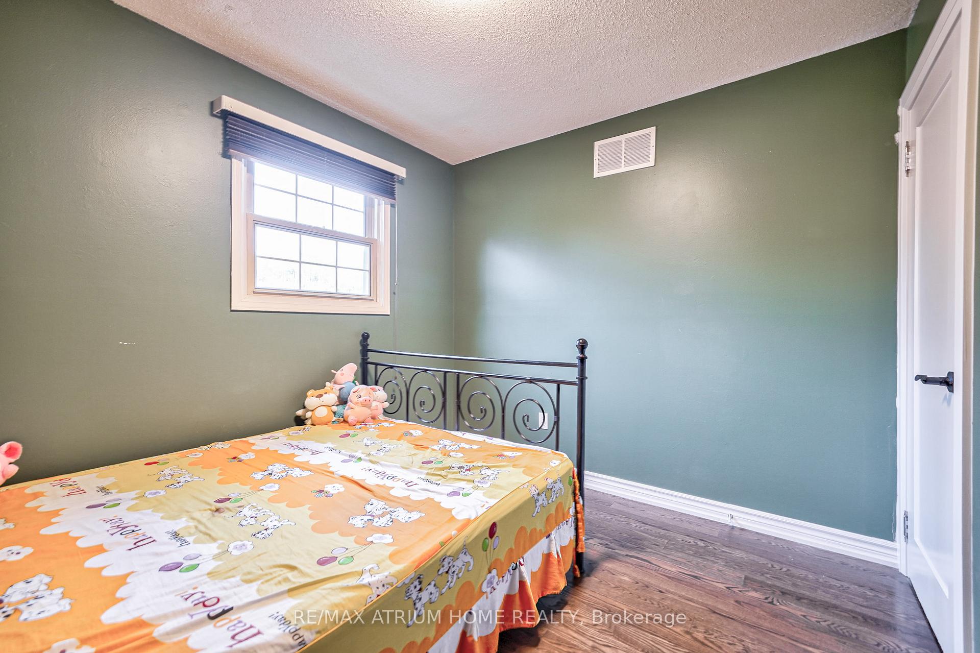 Photo 25 of 61 Trothen Circle, Markham, Markham Village — HOMEH