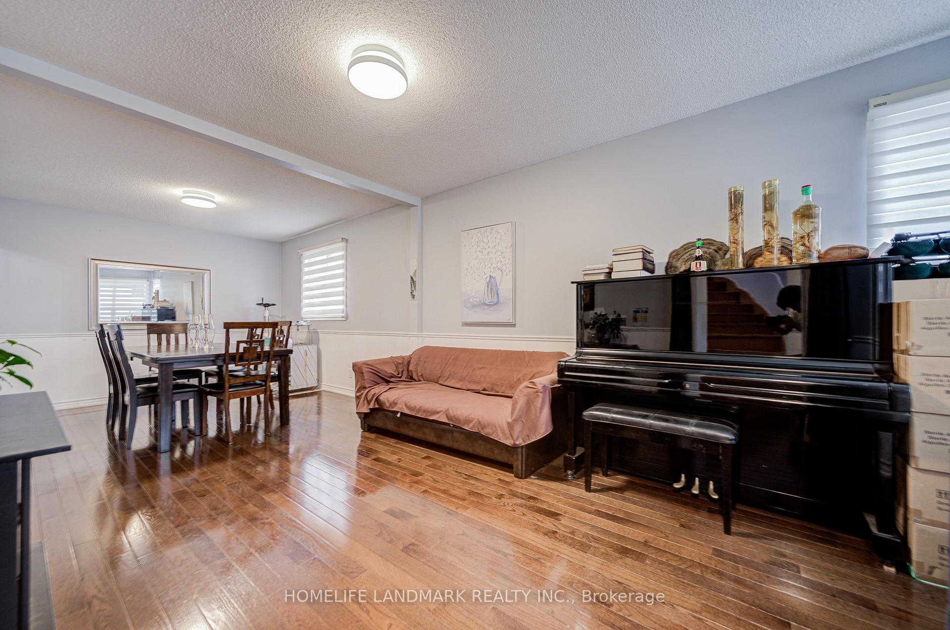 Photo 4 of 35 Royal Palm Drive, Vaughan, Crestwood-Springfarm-Yorkhill — HOMEH
