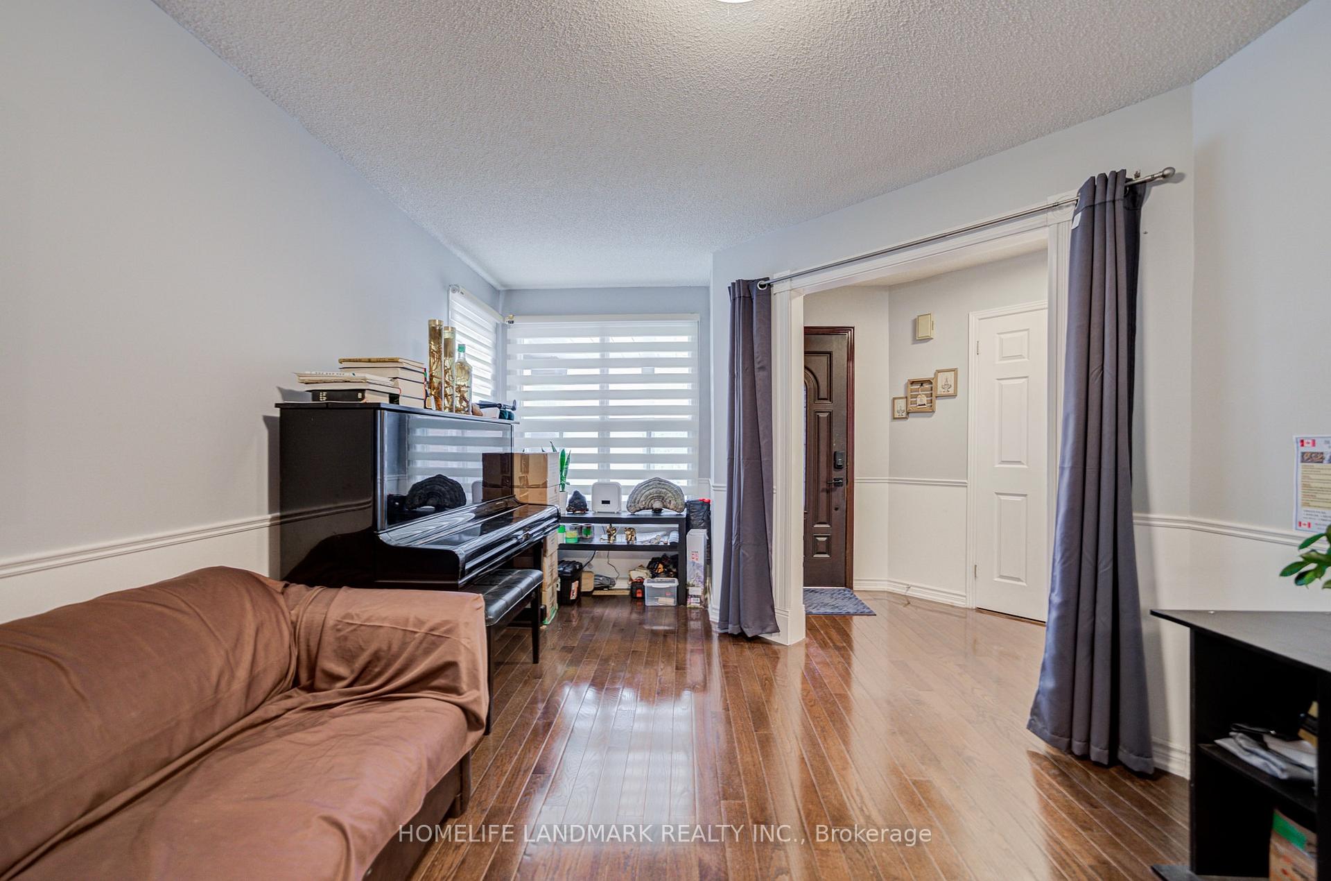 Photo 5 of 35 Royal Palm Drive, Vaughan, Crestwood-Springfarm-Yorkhill — HOMEH
