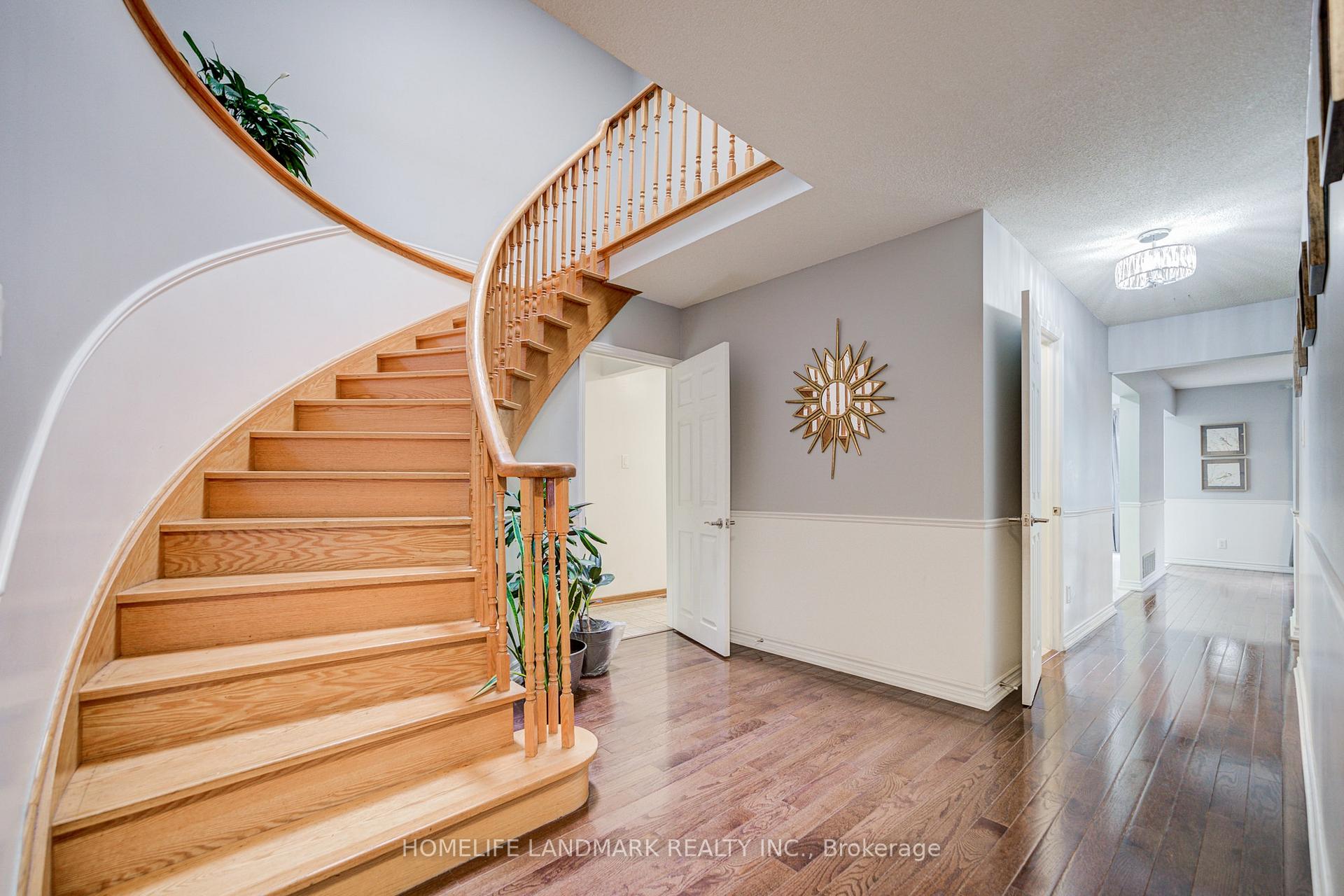 Photo 9 of 35 Royal Palm Drive, Vaughan, Crestwood-Springfarm-Yorkhill — HOMEH