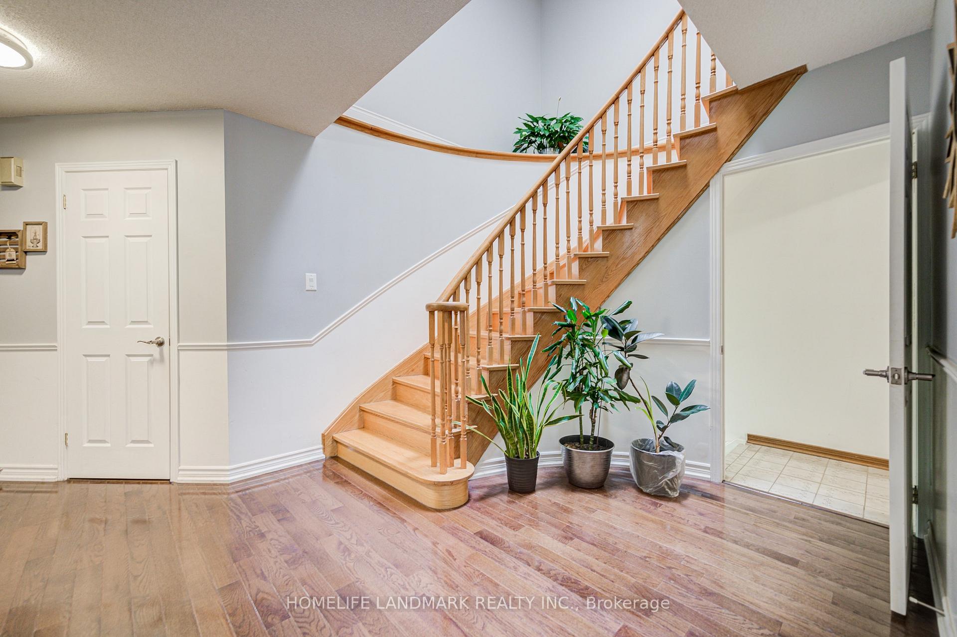 Photo 10 of 35 Royal Palm Drive, Vaughan, Crestwood-Springfarm-Yorkhill — HOMEH