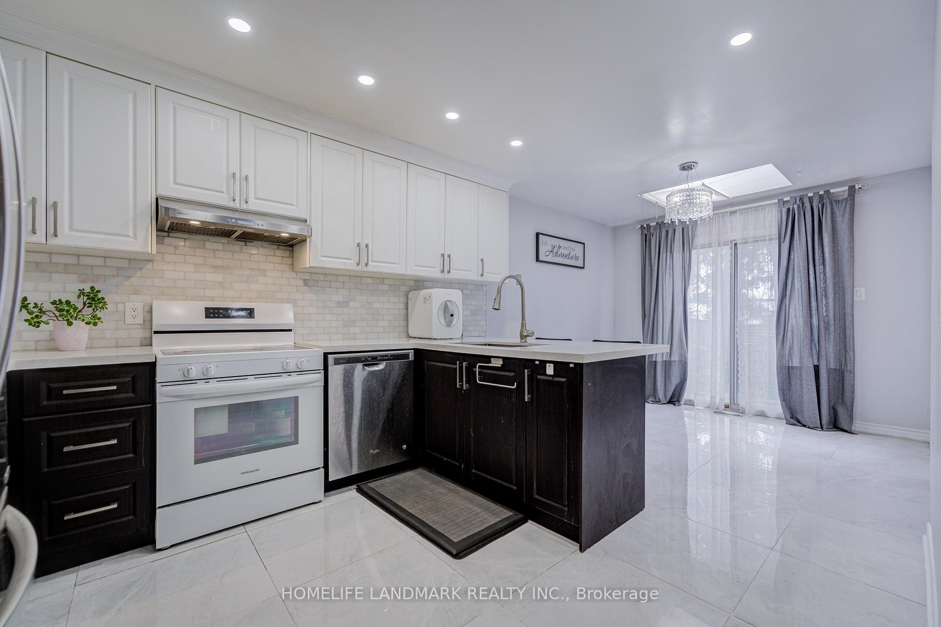Photo 15 of 35 Royal Palm Drive, Vaughan, Crestwood-Springfarm-Yorkhill — HOMEH
