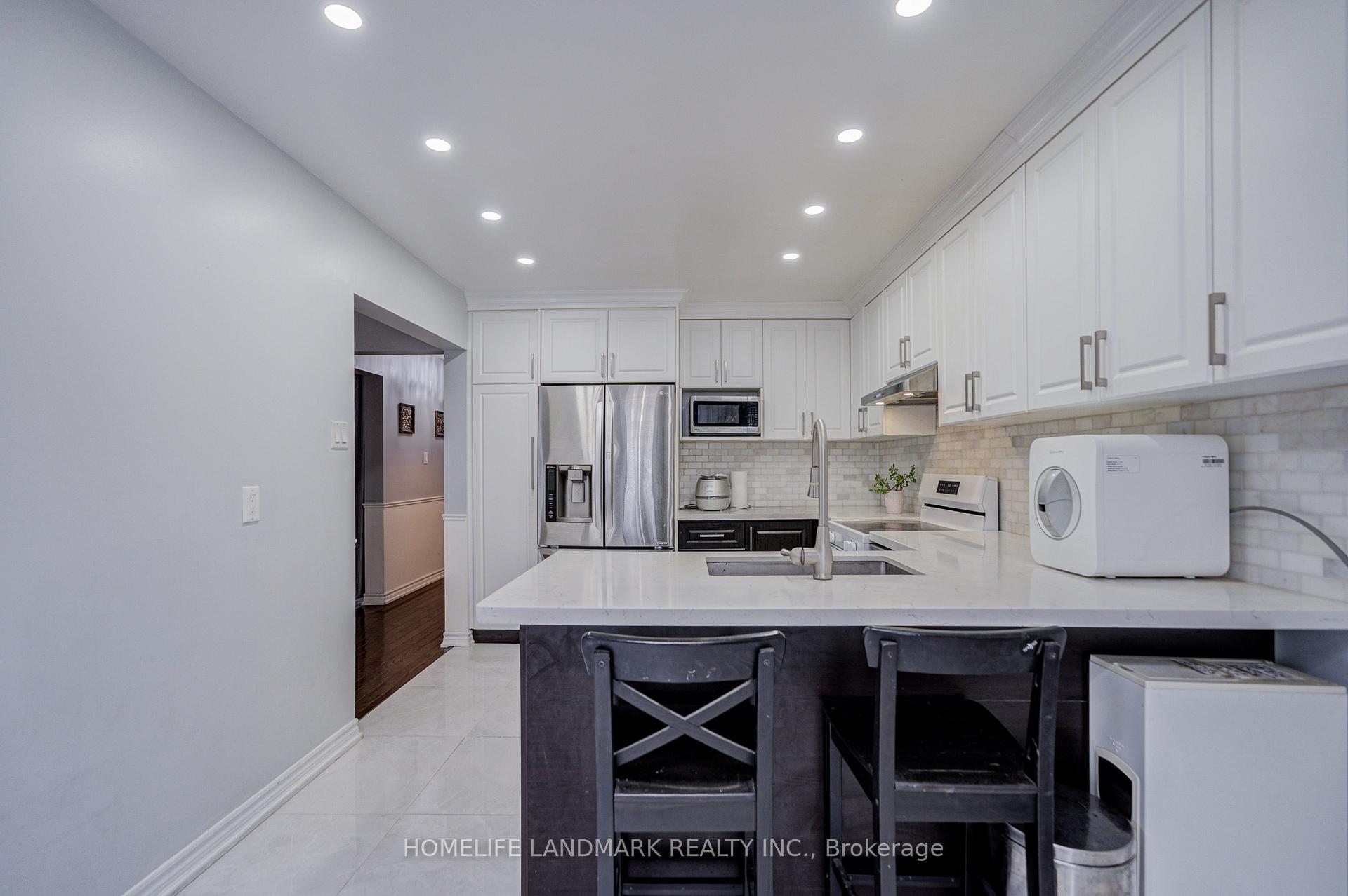 Photo 17 of 35 Royal Palm Drive, Vaughan, Crestwood-Springfarm-Yorkhill — HOMEH