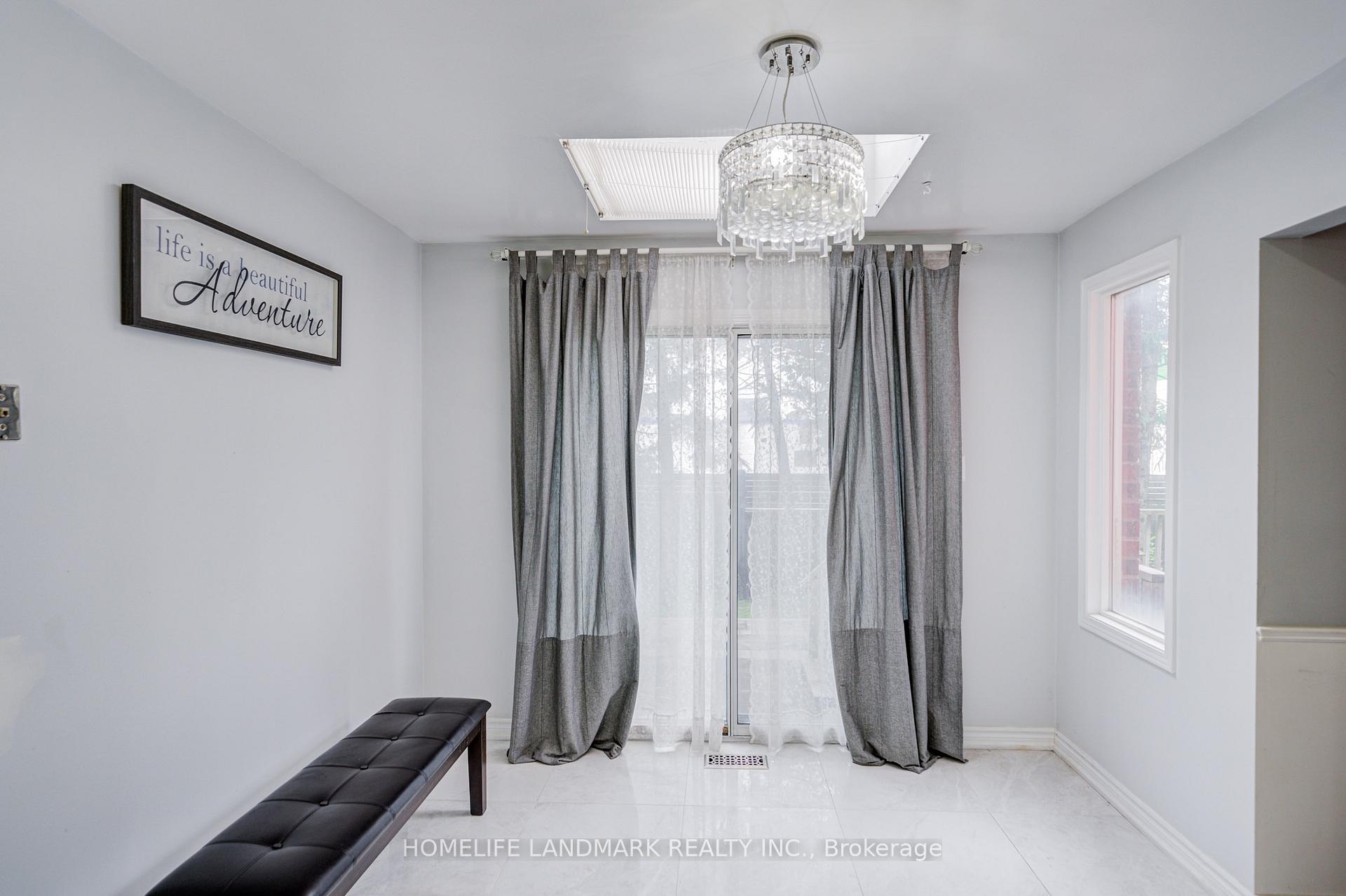 Photo 18 of 35 Royal Palm Drive, Vaughan, Crestwood-Springfarm-Yorkhill — HOMEH