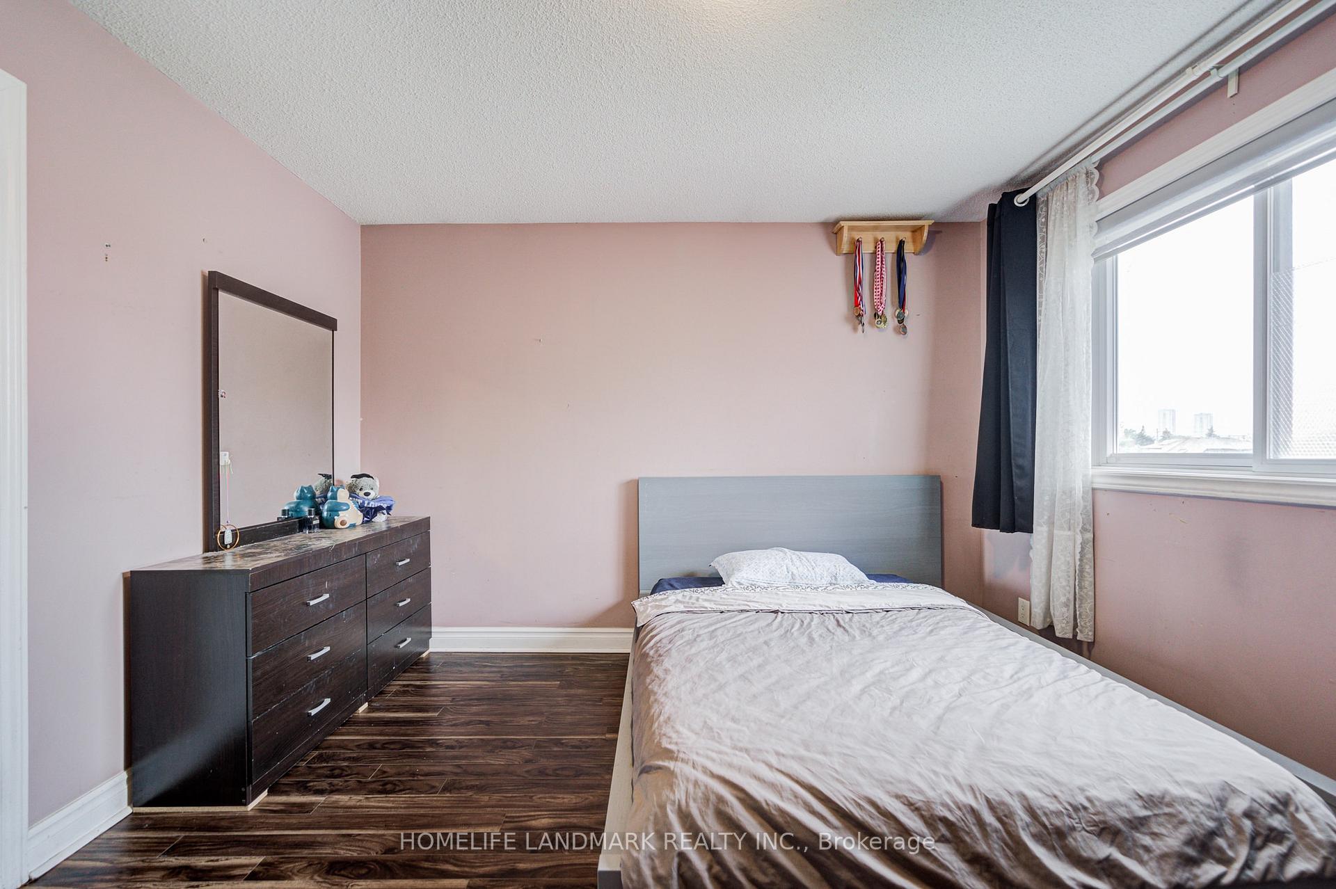 Photo 27 of 35 Royal Palm Drive, Vaughan, Crestwood-Springfarm-Yorkhill — HOMEH