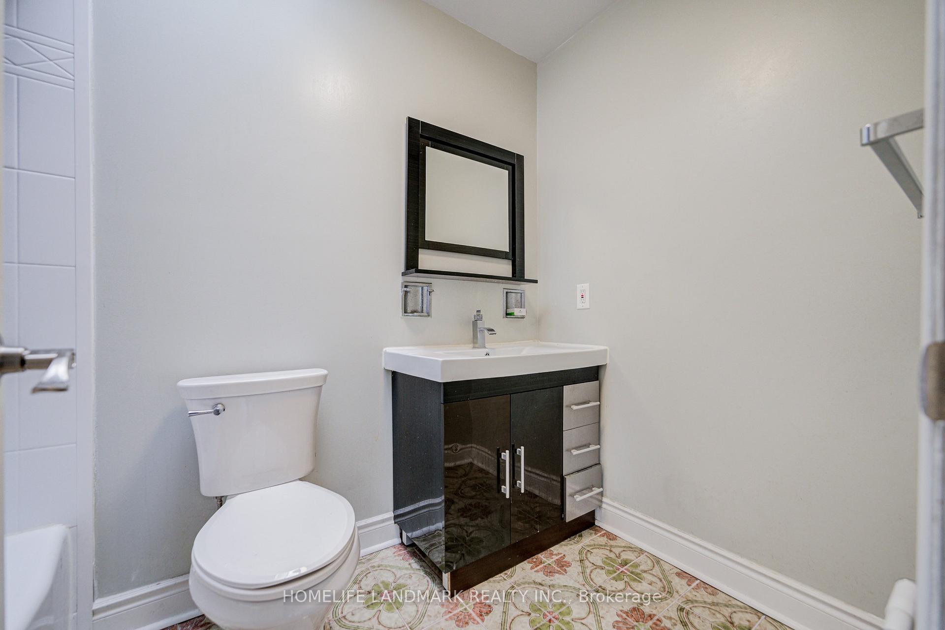 Photo 34 of 35 Royal Palm Drive, Vaughan, Crestwood-Springfarm-Yorkhill — HOMEH