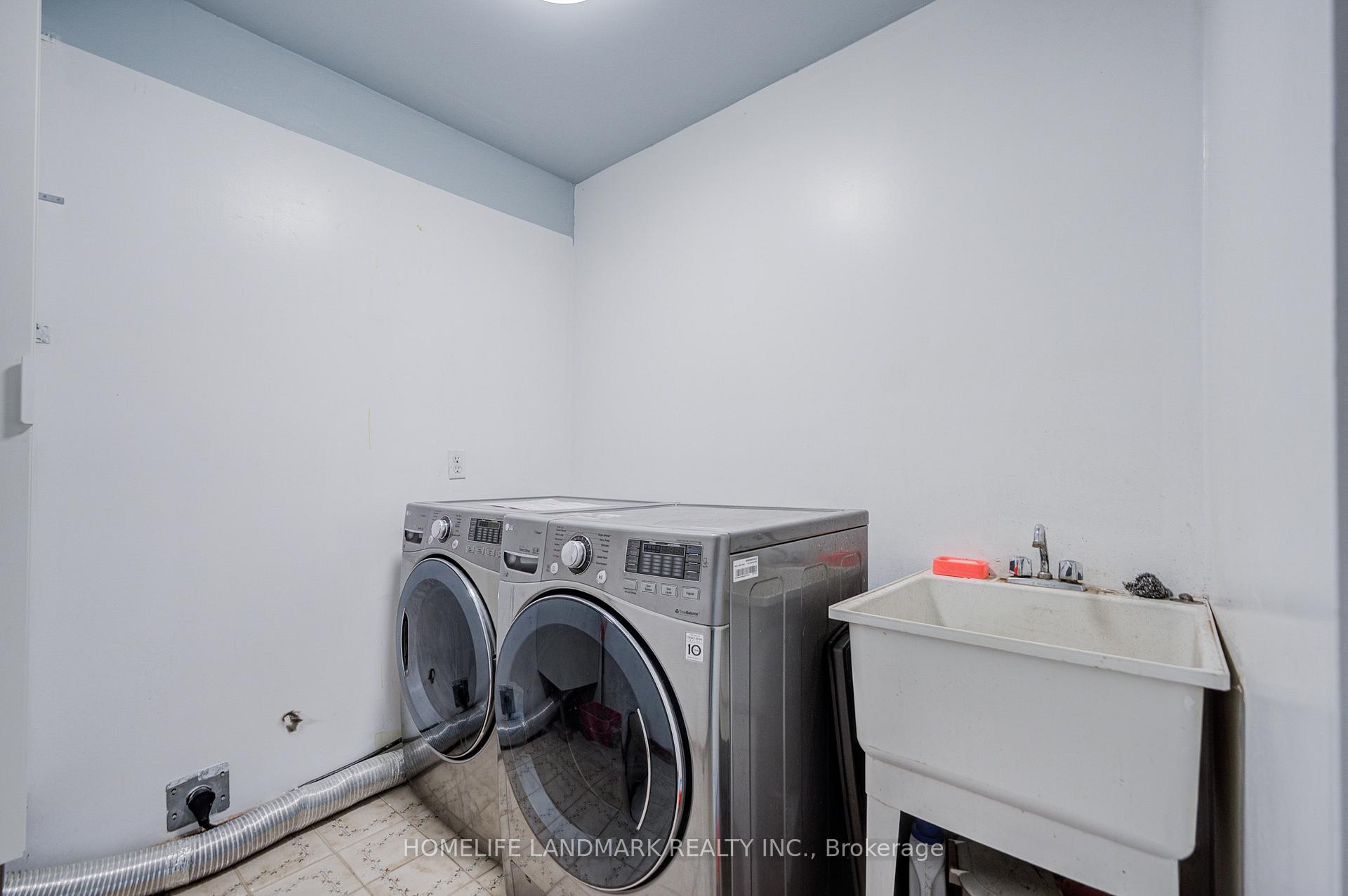 Photo 41 of 35 Royal Palm Drive, Vaughan, Crestwood-Springfarm-Yorkhill — HOMEH