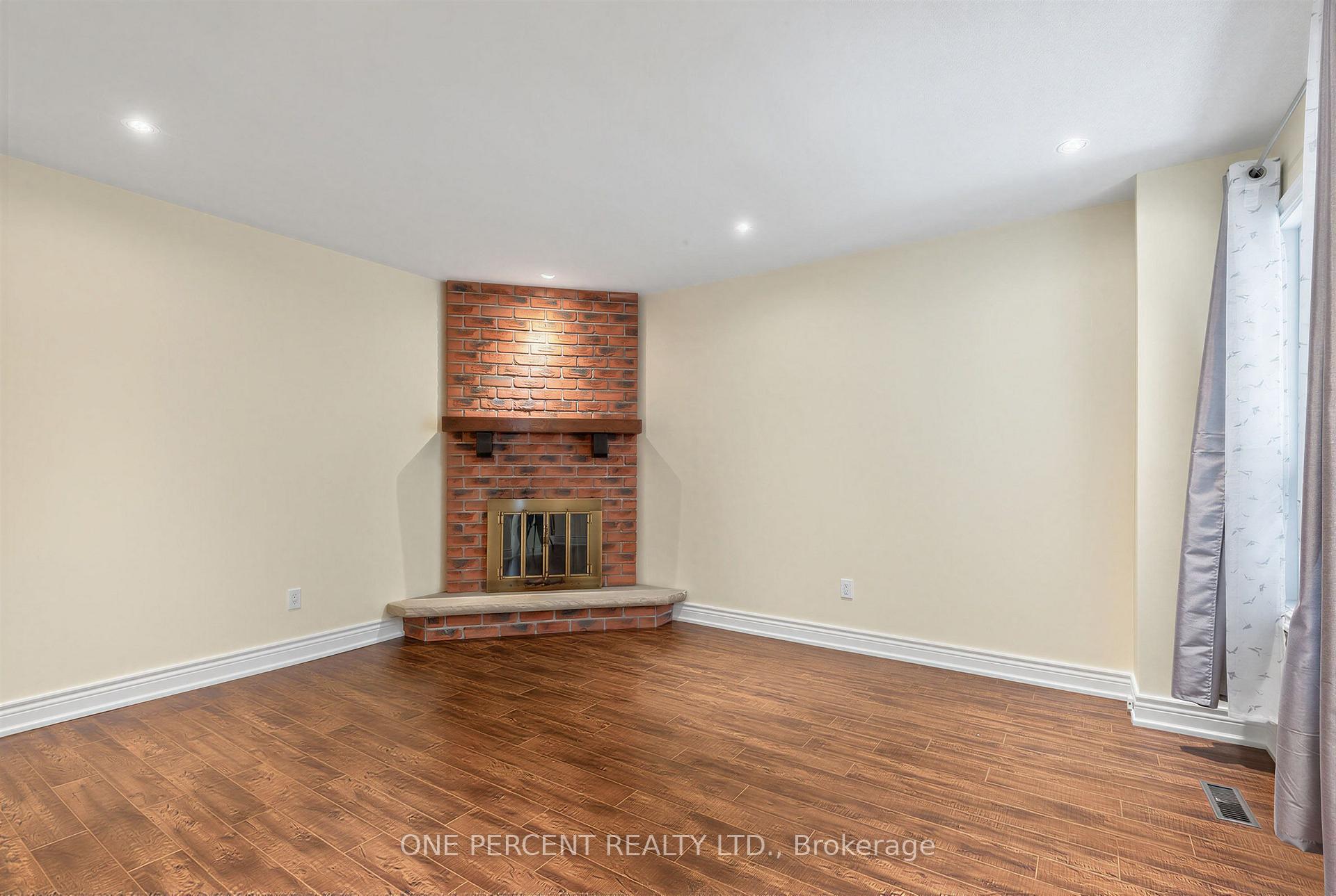 Photo 4 of 12 Appleby Crescent, Markham, Milliken Mills West — HOMEH