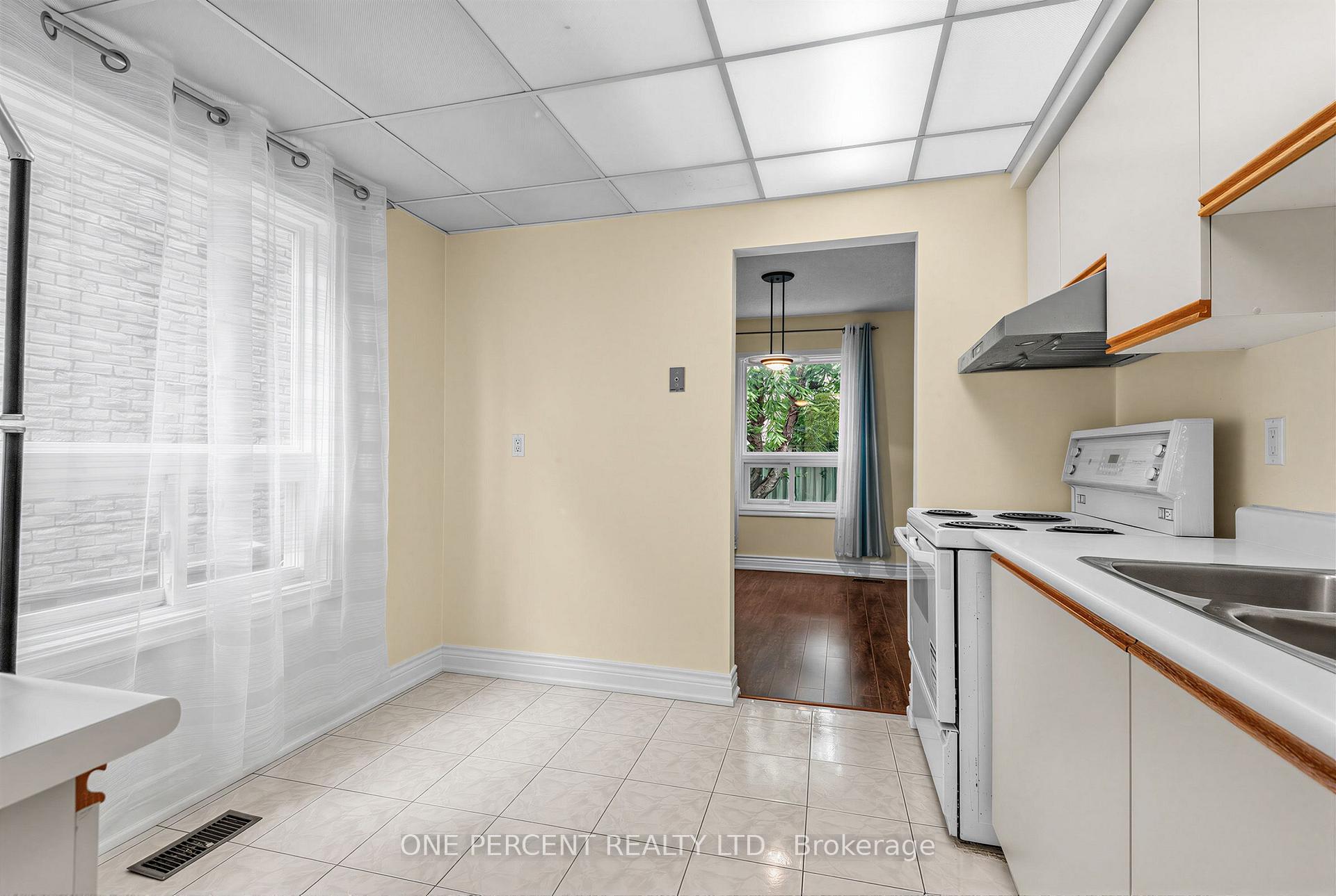 Photo 6 of 12 Appleby Crescent, Markham, Milliken Mills West — HOMEH