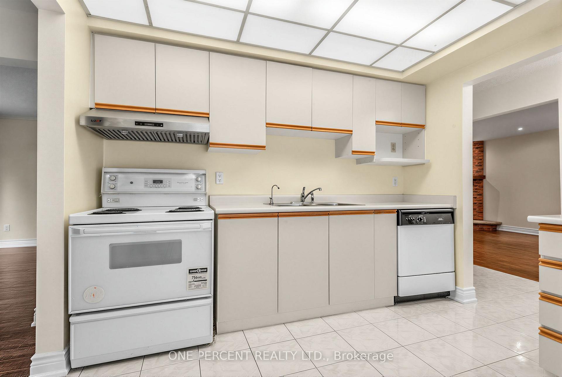 Photo 7 of 12 Appleby Crescent, Markham, Milliken Mills West — HOMEH