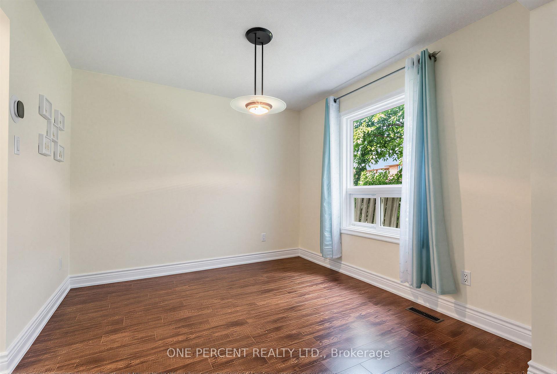 Photo 10 of 12 Appleby Crescent, Markham, Milliken Mills West — HOMEH