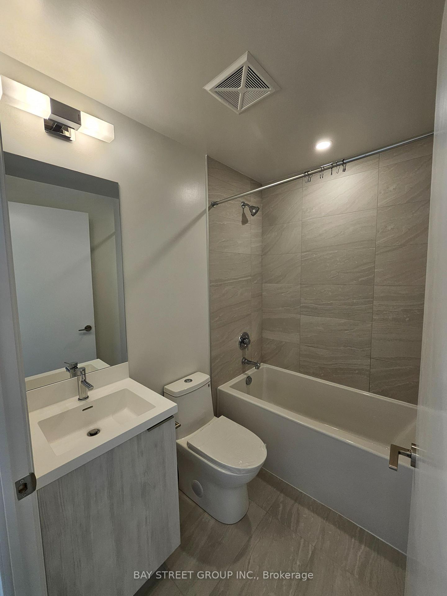 Photo 4 of Unit 2206, 400 King Street W, Toronto, Waterfront Communities — HOMEH