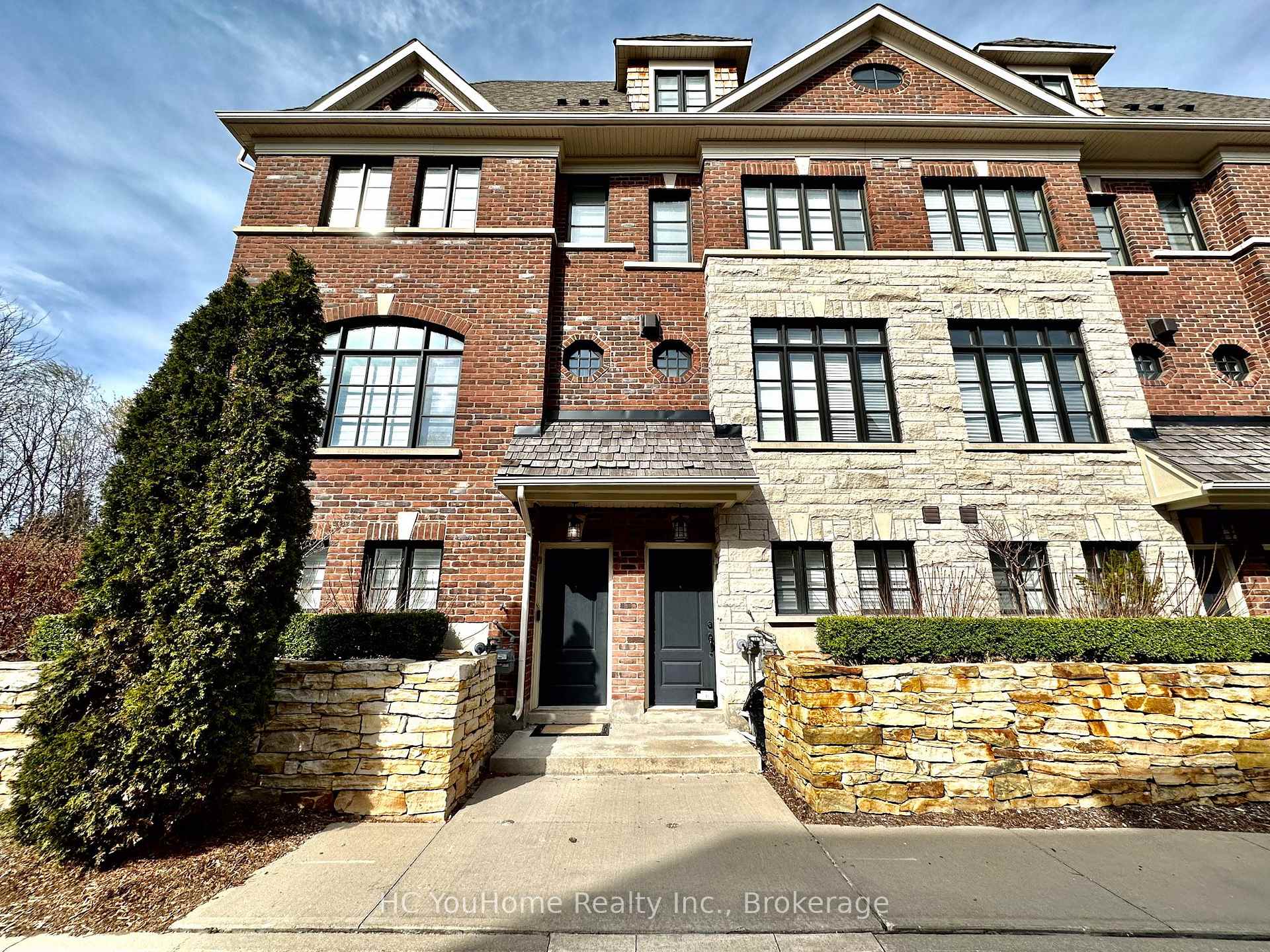 Photo 1 of 2097 Queensborough Gate, Mississauga, Central Erin Mills — HOMEH