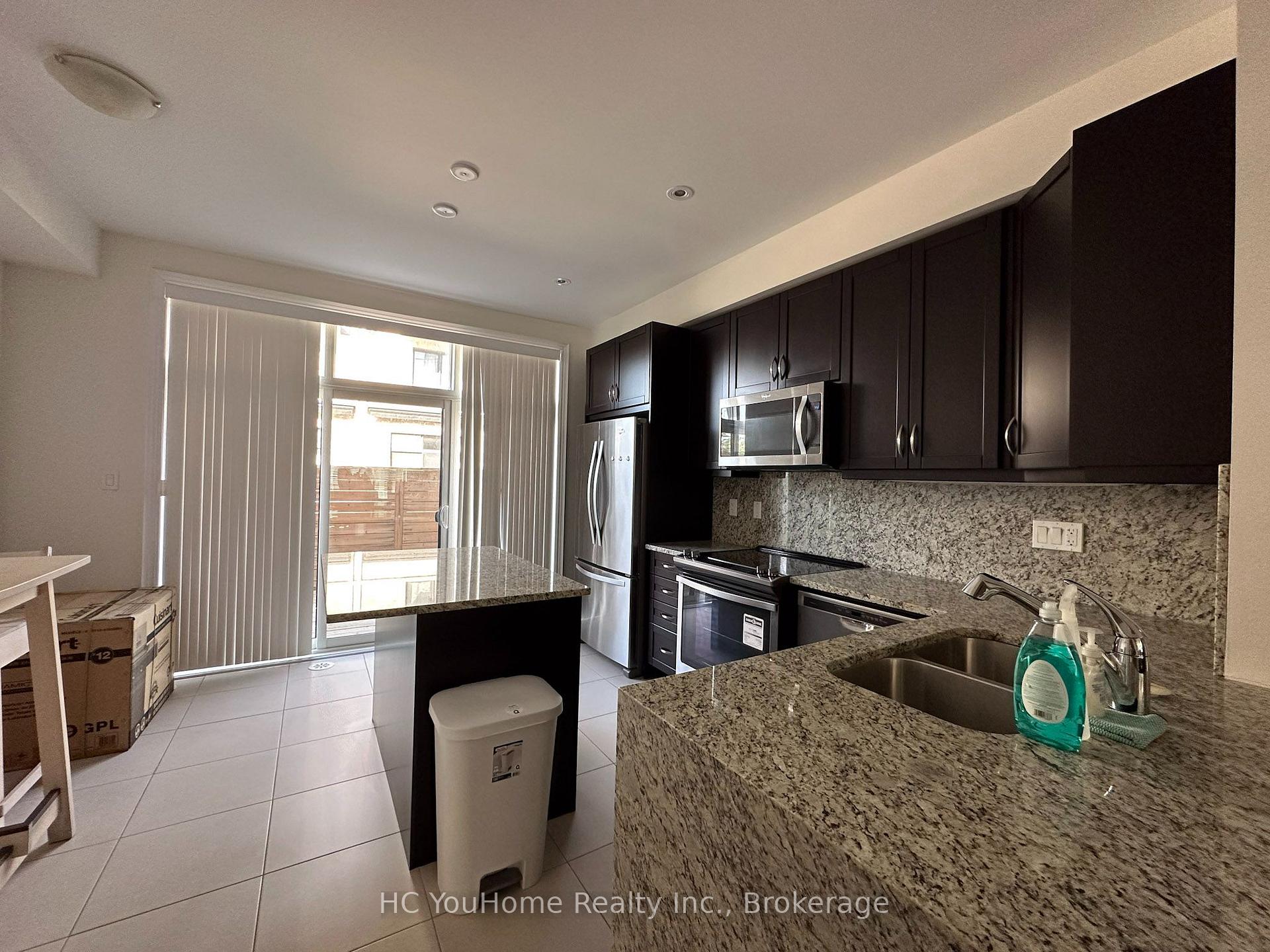 Photo 5 of 2097 Queensborough Gate, Mississauga, Central Erin Mills — HOMEH