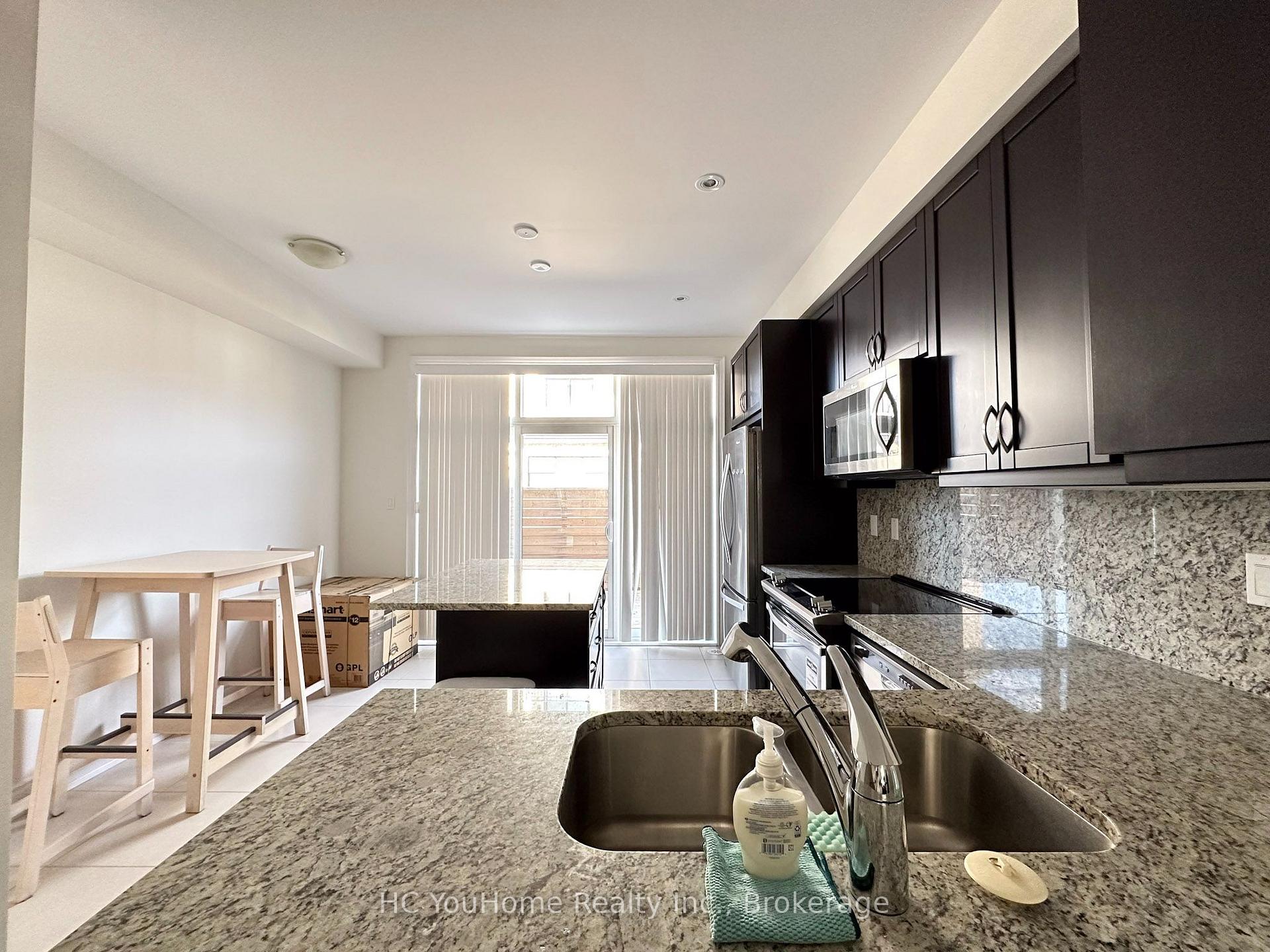 Photo 6 of 2097 Queensborough Gate, Mississauga, Central Erin Mills — HOMEH