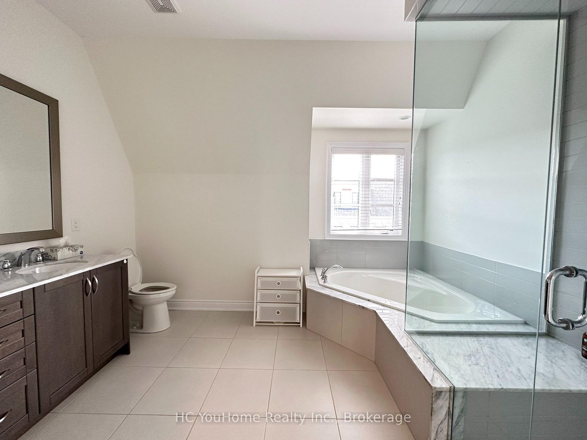 Photo 21 of 2097 Queensborough Gate, Mississauga, Central Erin Mills — HOMEH