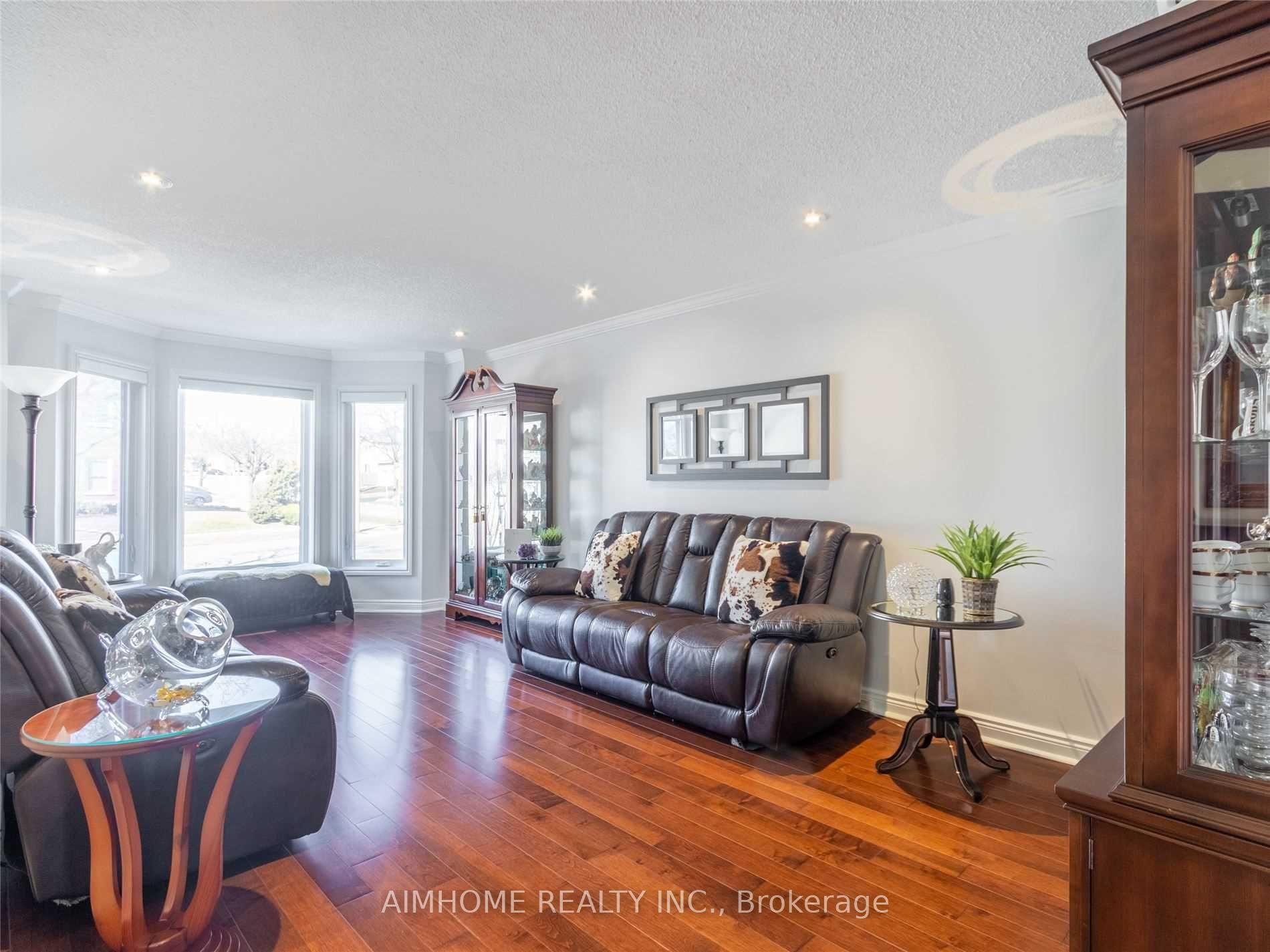 Photo 24 of 843 Corbett's Road, Oshawa, Pinecrest — HOMEH