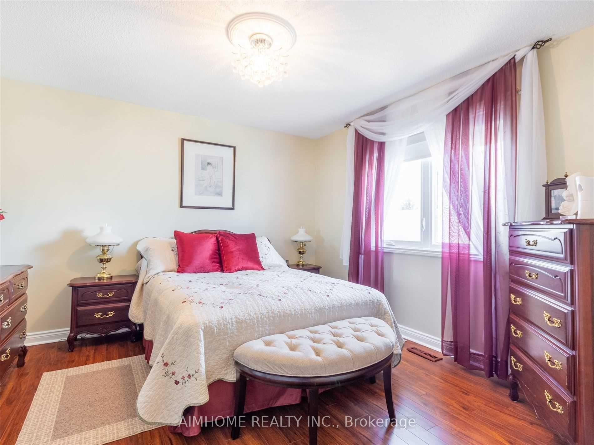 Photo 31 of 843 Corbett's Road, Oshawa, Pinecrest — HOMEH