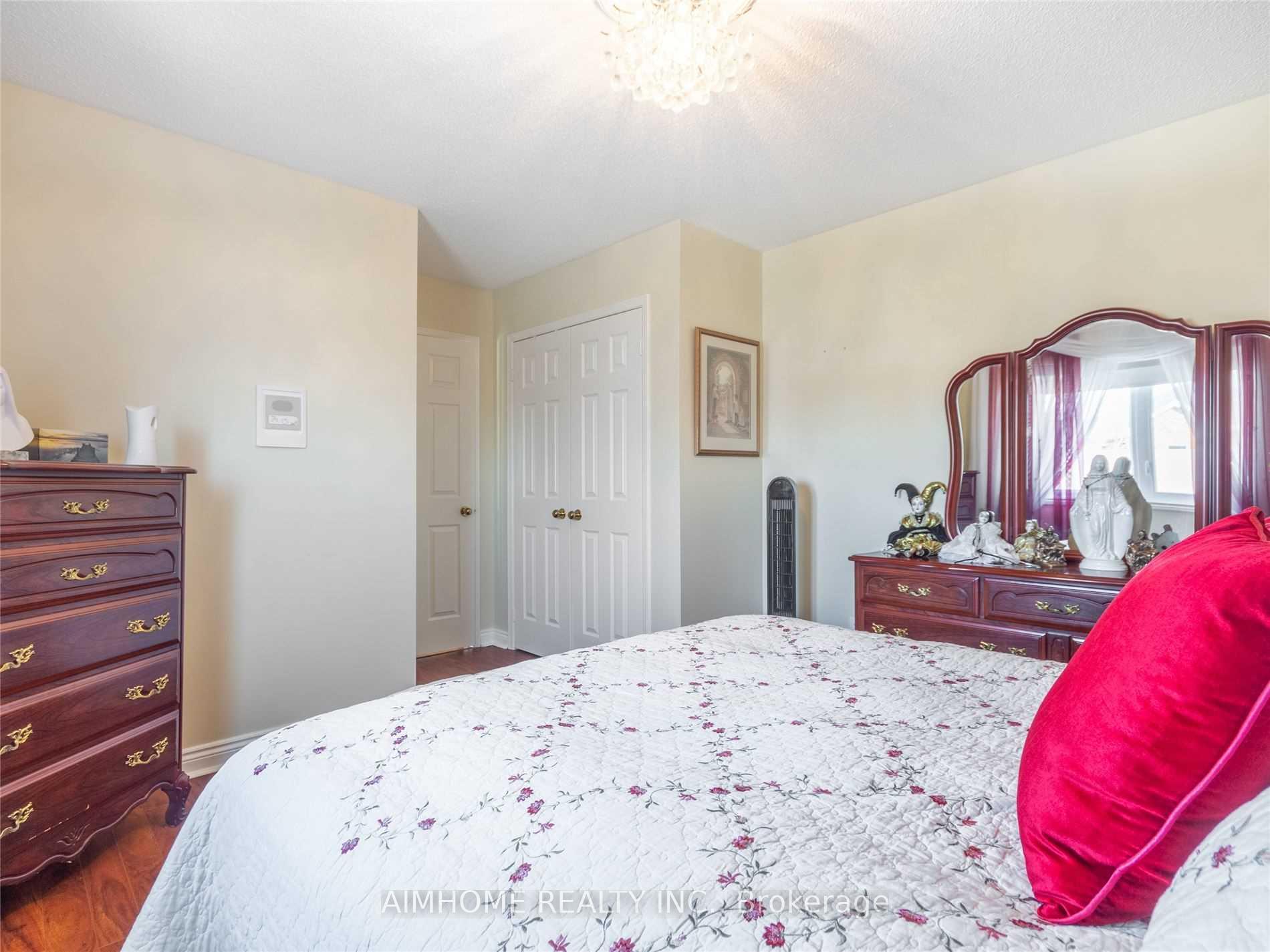 Photo 5 of 843 Corbett's Road, Oshawa, Pinecrest — HOMEH