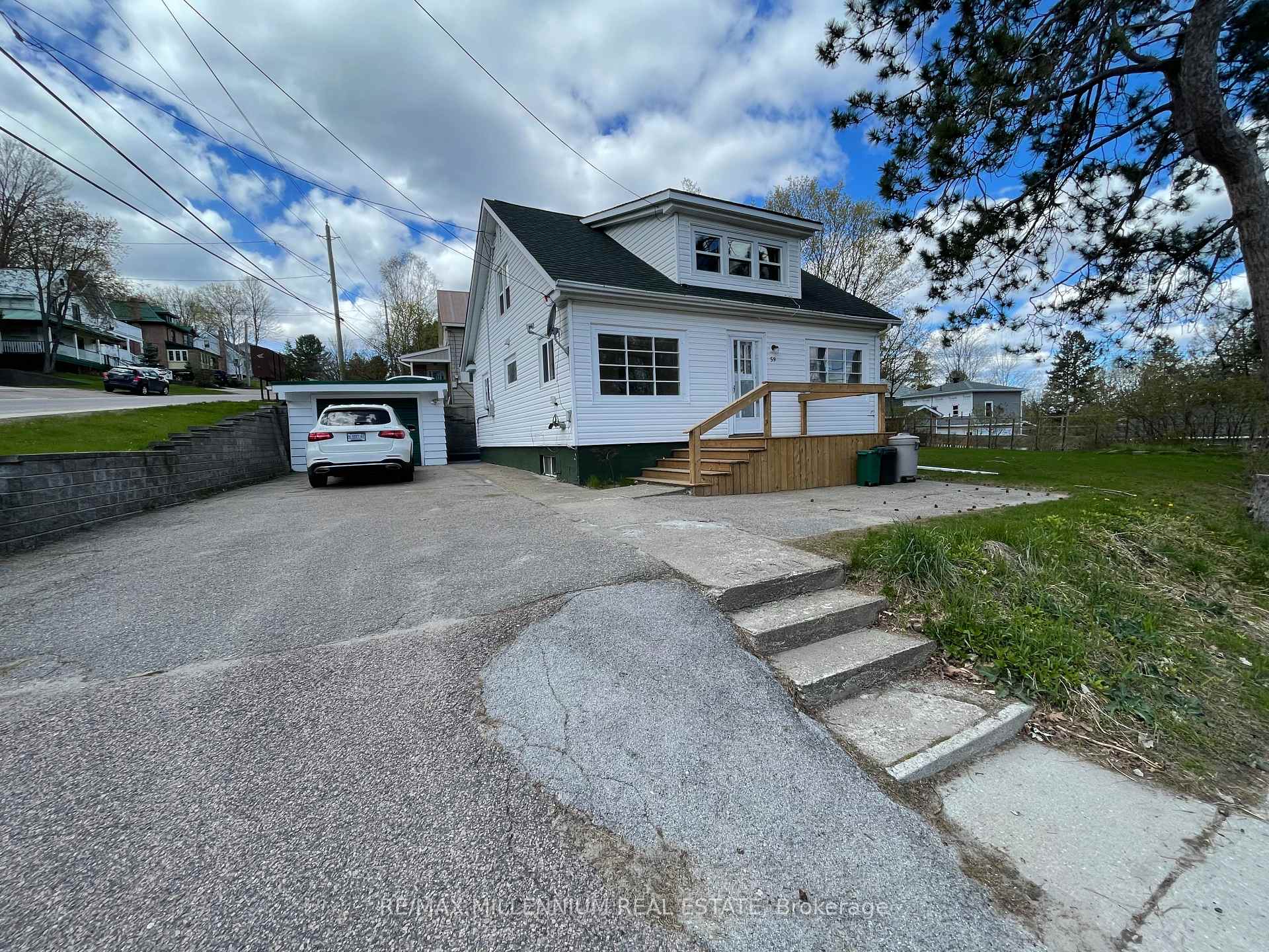 Front of 59 West Street S