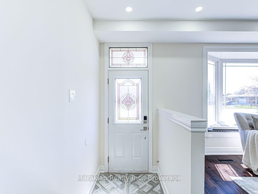 Photo 2 of 214 Folkstone Crescent, Brampton, Southgate — HOMEH