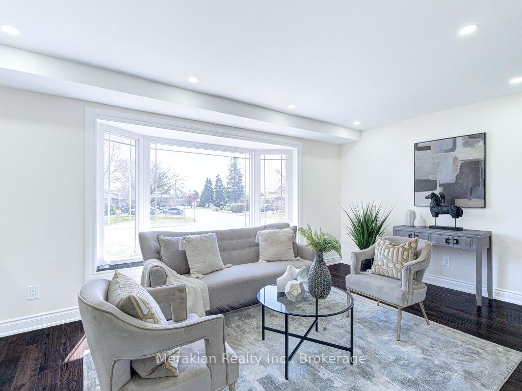 Photo 4 of 214 Folkstone Crescent, Brampton, Southgate — HOMEH