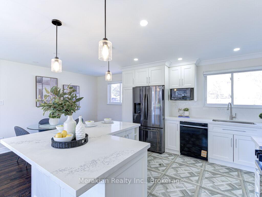 Photo 13 of 214 Folkstone Crescent, Brampton, Southgate — HOMEH