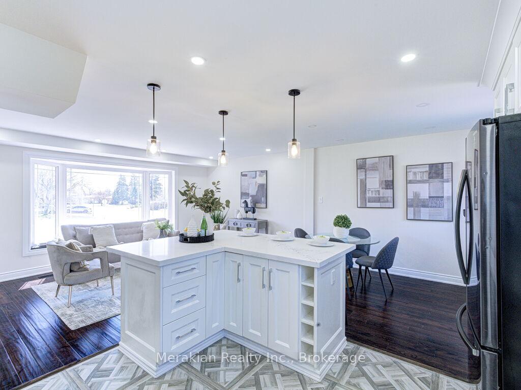 Photo 14 of 214 Folkstone Crescent, Brampton, Southgate — HOMEH
