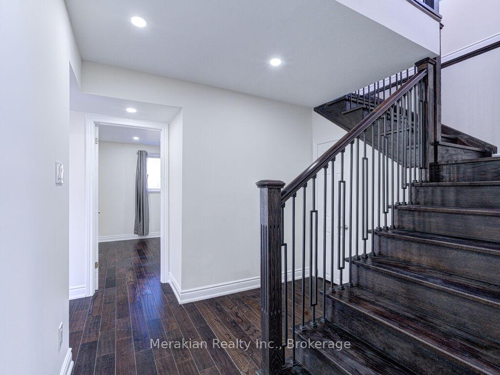 Photo 18 of 214 Folkstone Crescent, Brampton, Southgate — HOMEH