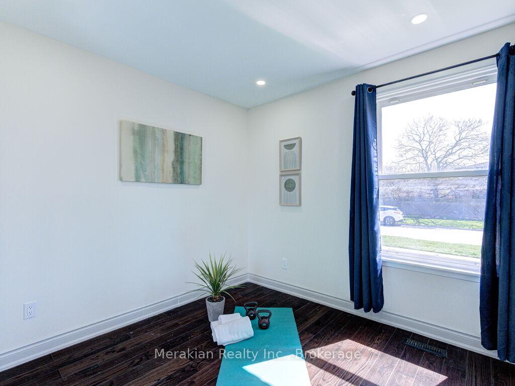 Photo 19 of 214 Folkstone Crescent, Brampton, Southgate — HOMEH
