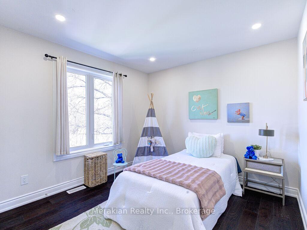 Photo 33 of 214 Folkstone Crescent, Brampton, Southgate — HOMEH
