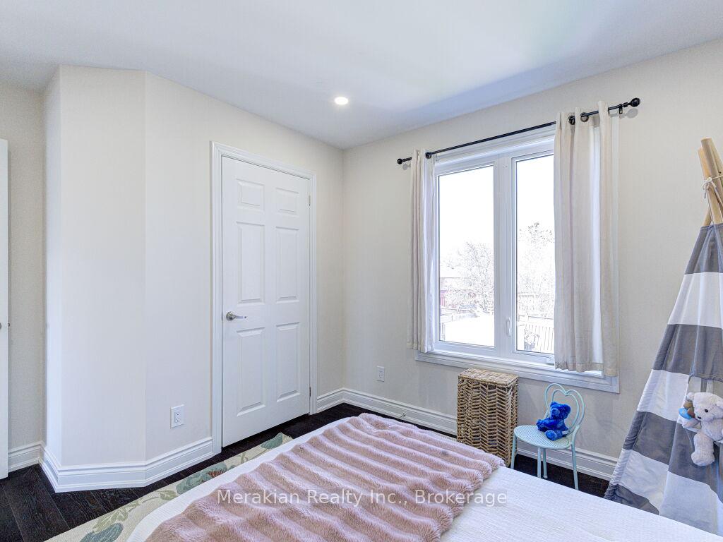 Photo 34 of 214 Folkstone Crescent, Brampton, Southgate — HOMEH