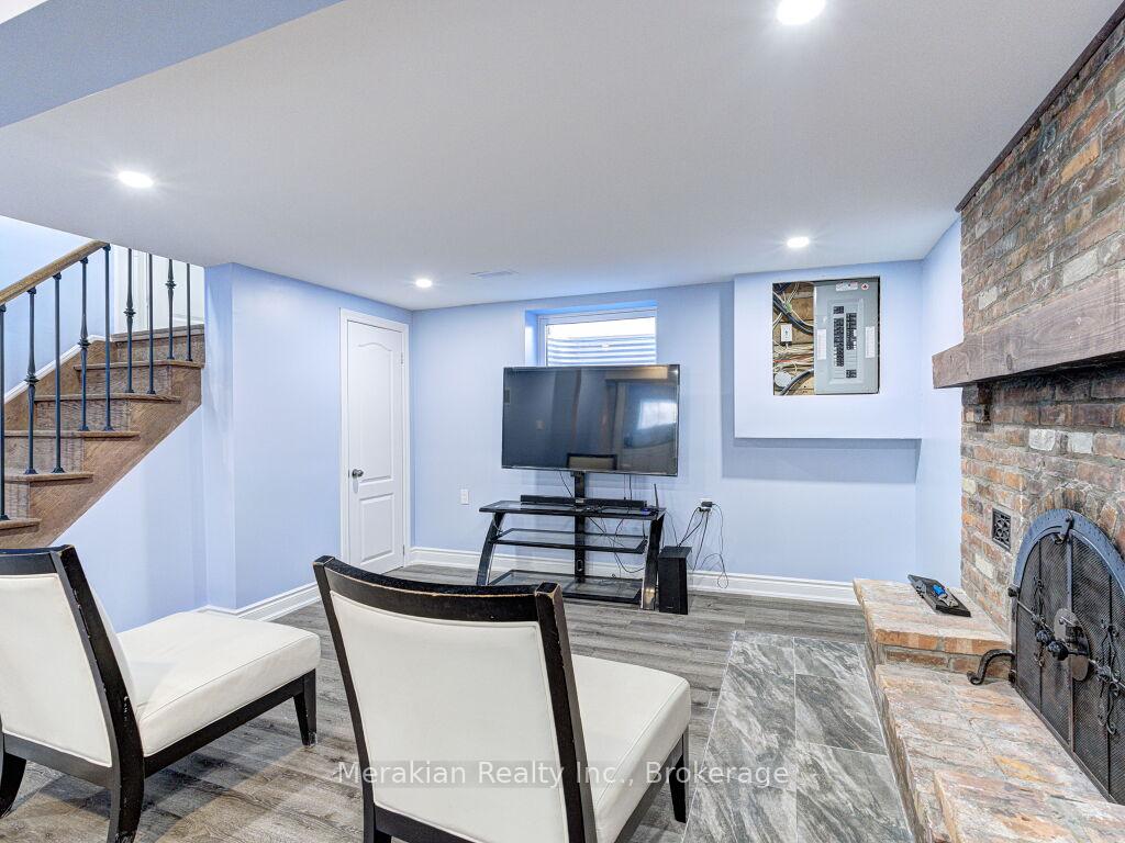 Photo 39 of 214 Folkstone Crescent, Brampton, Southgate — HOMEH