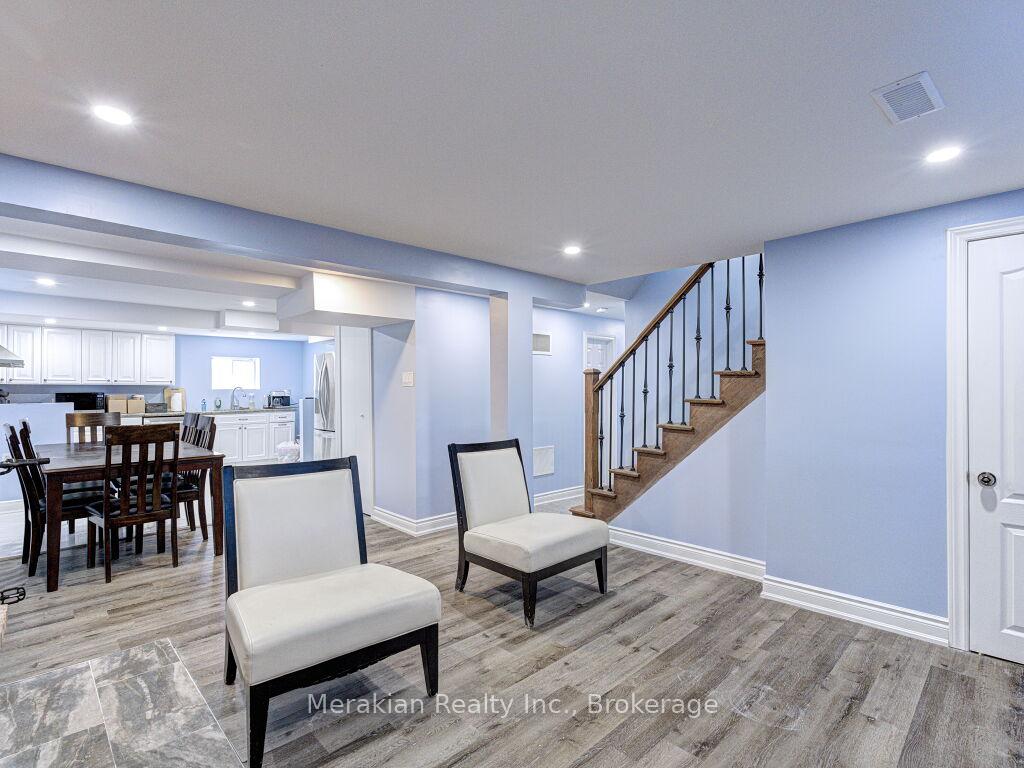 Photo 40 of 214 Folkstone Crescent, Brampton, Southgate — HOMEH
