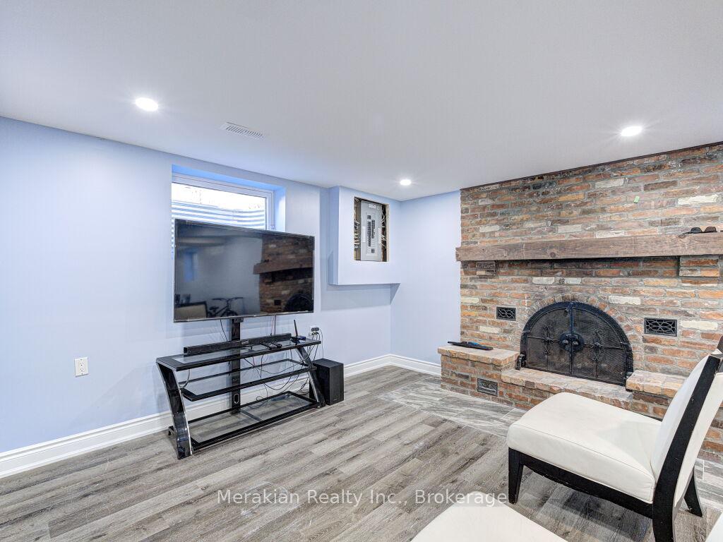 Photo 41 of 214 Folkstone Crescent, Brampton, Southgate — HOMEH
